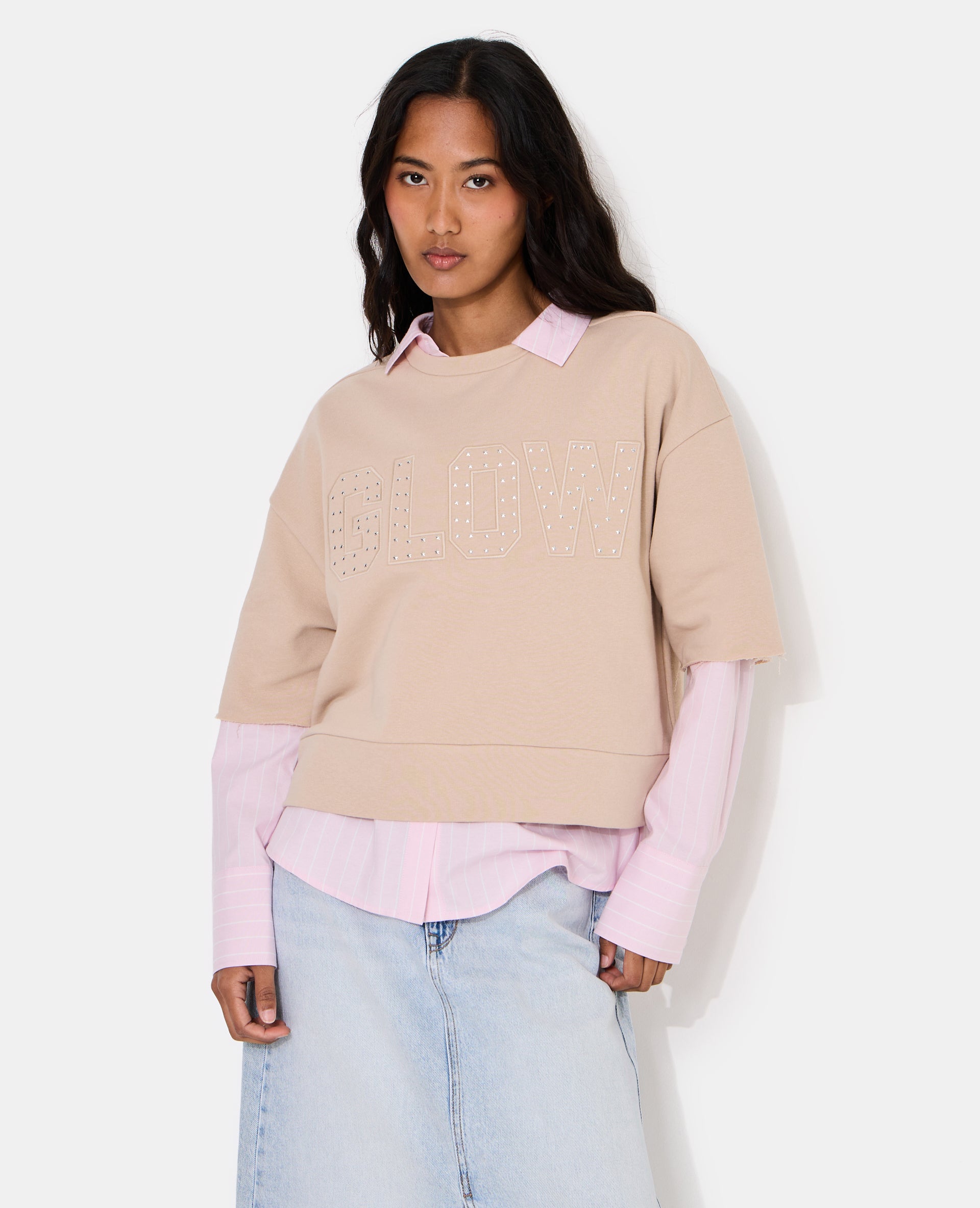 Sweat manches courtes avec broderie et clous étoiles