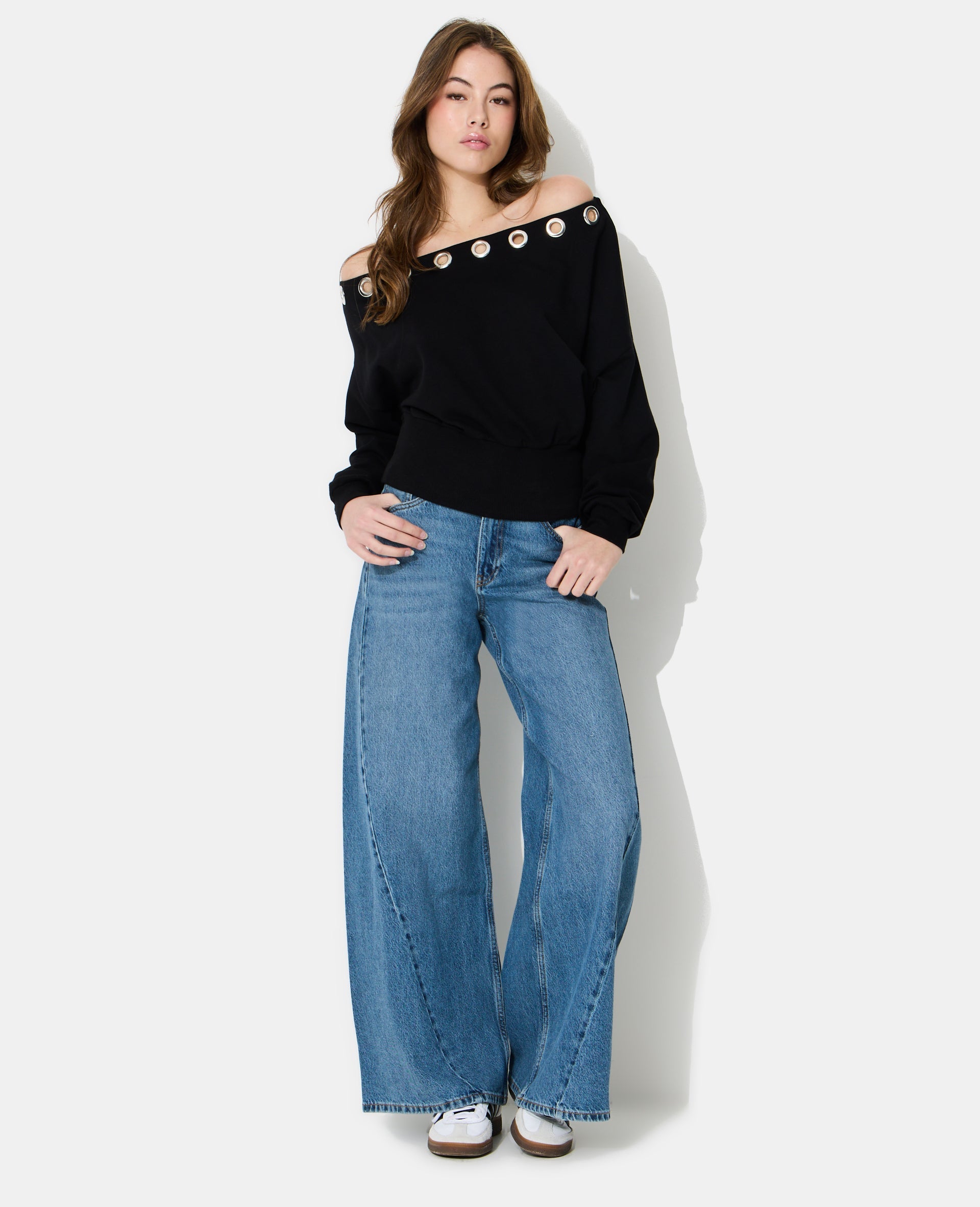 Sweat asymétrique avec œillets