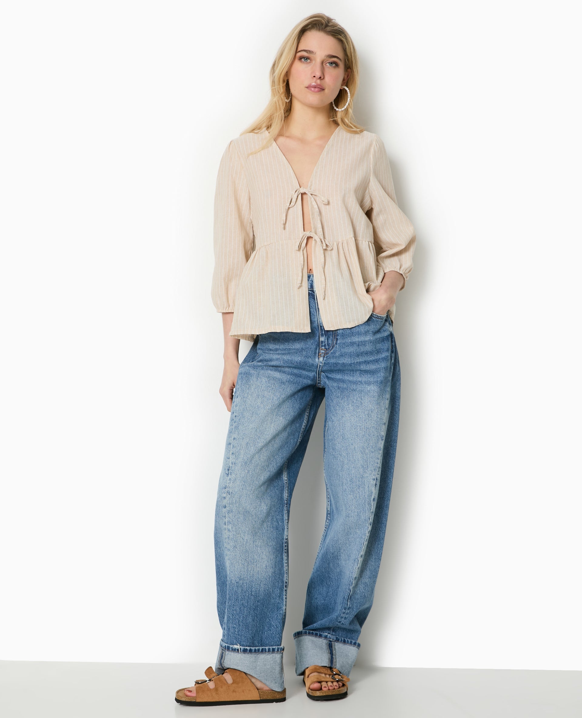 Blouse rayée avec nouettes et manches bouffantes