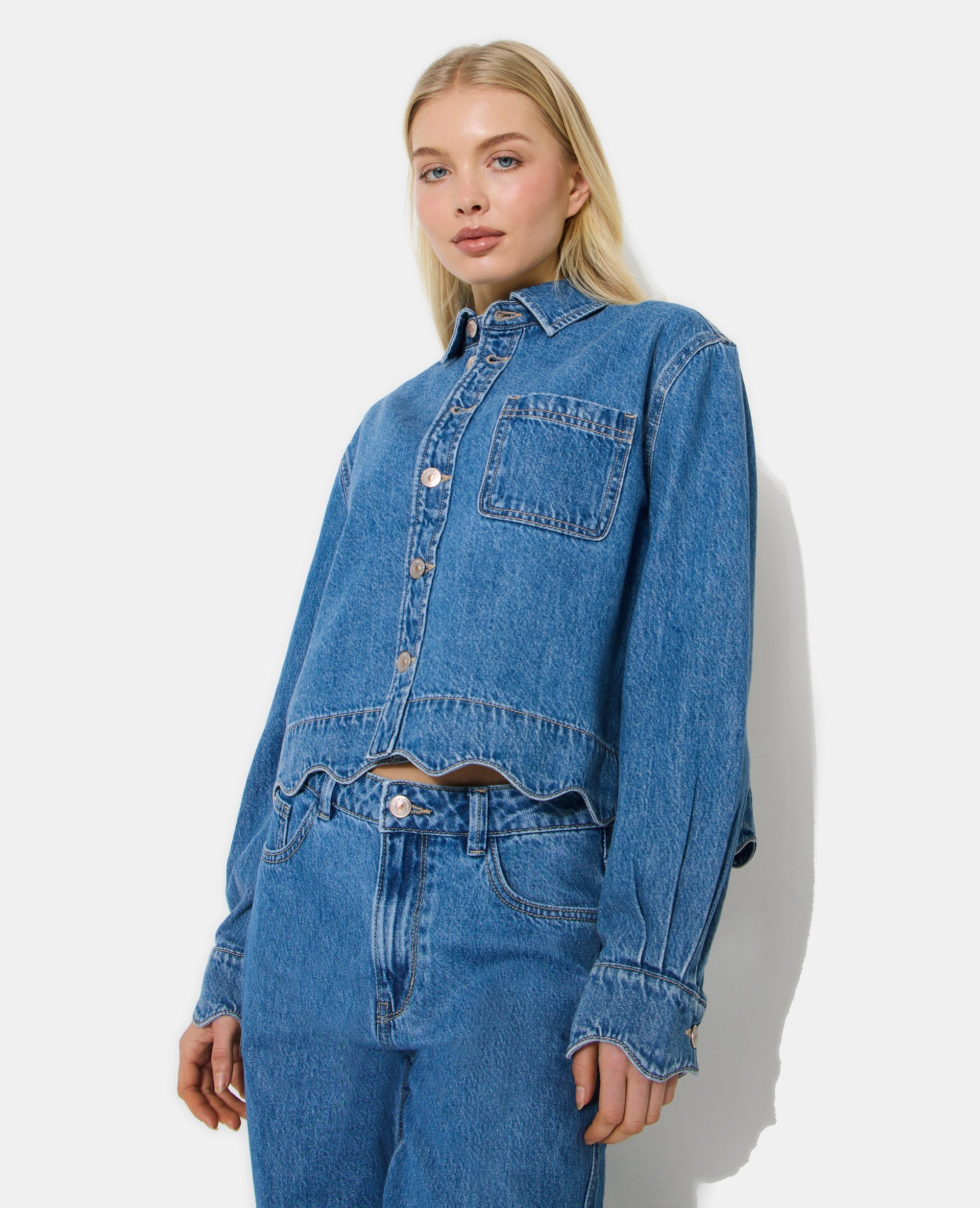Chemise en jean avec bords zig-zag