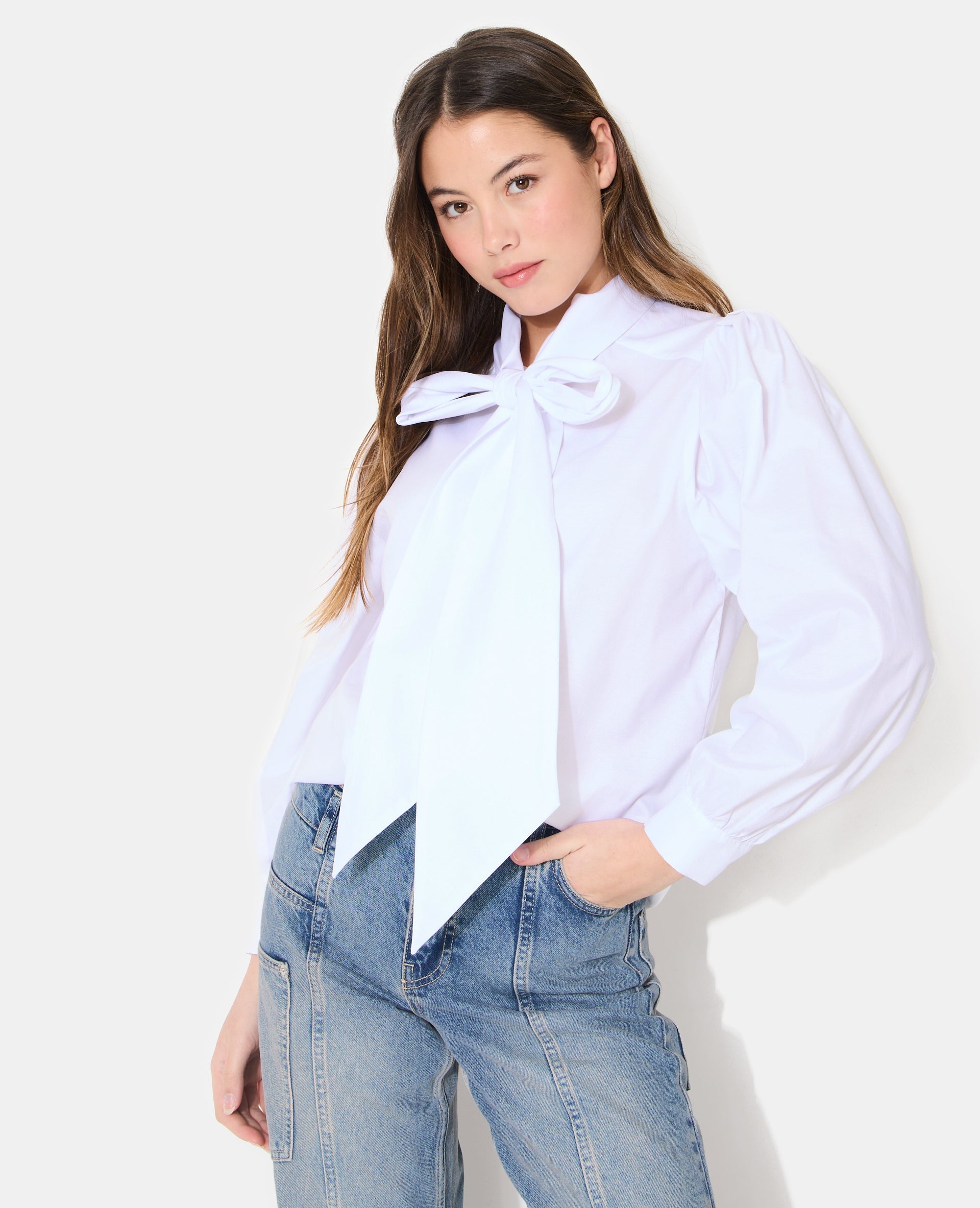 Chemise col lavalière avec manches ballons