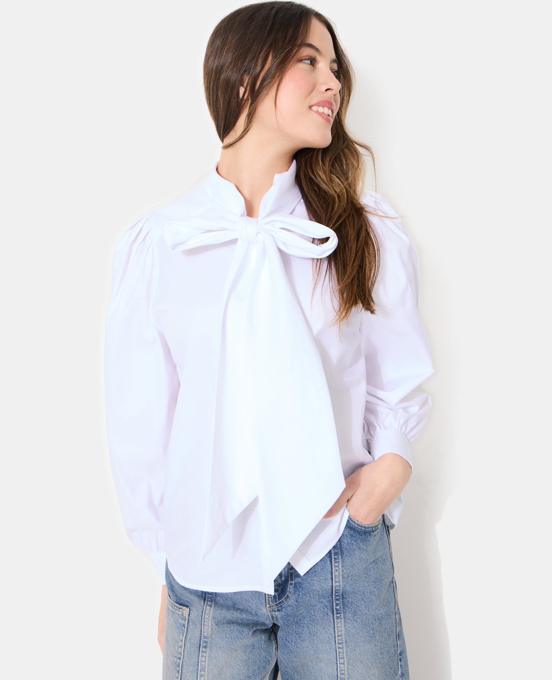 Chemise col lavalière avec manches ballons