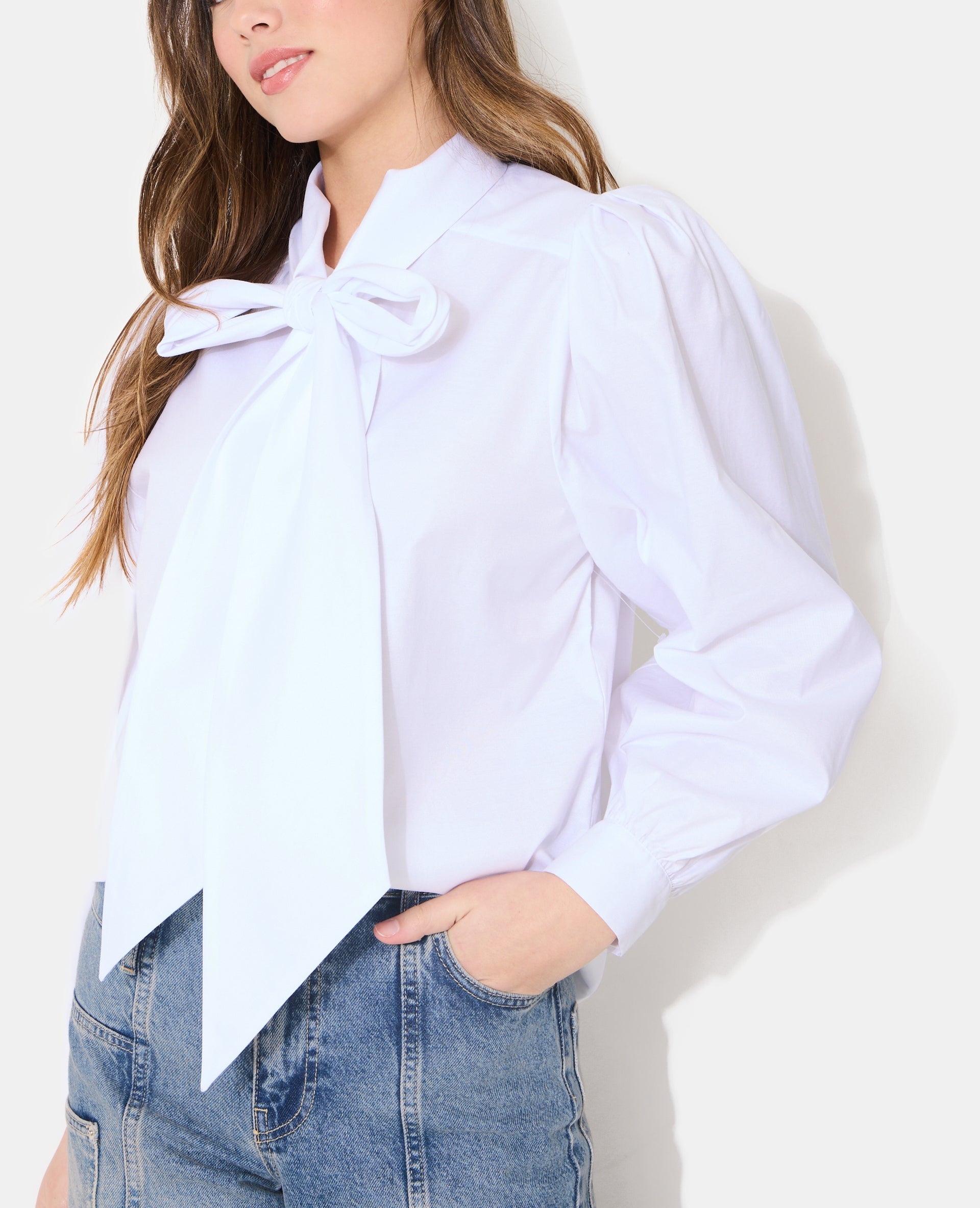 Chemise col lavalière avec manches ballons