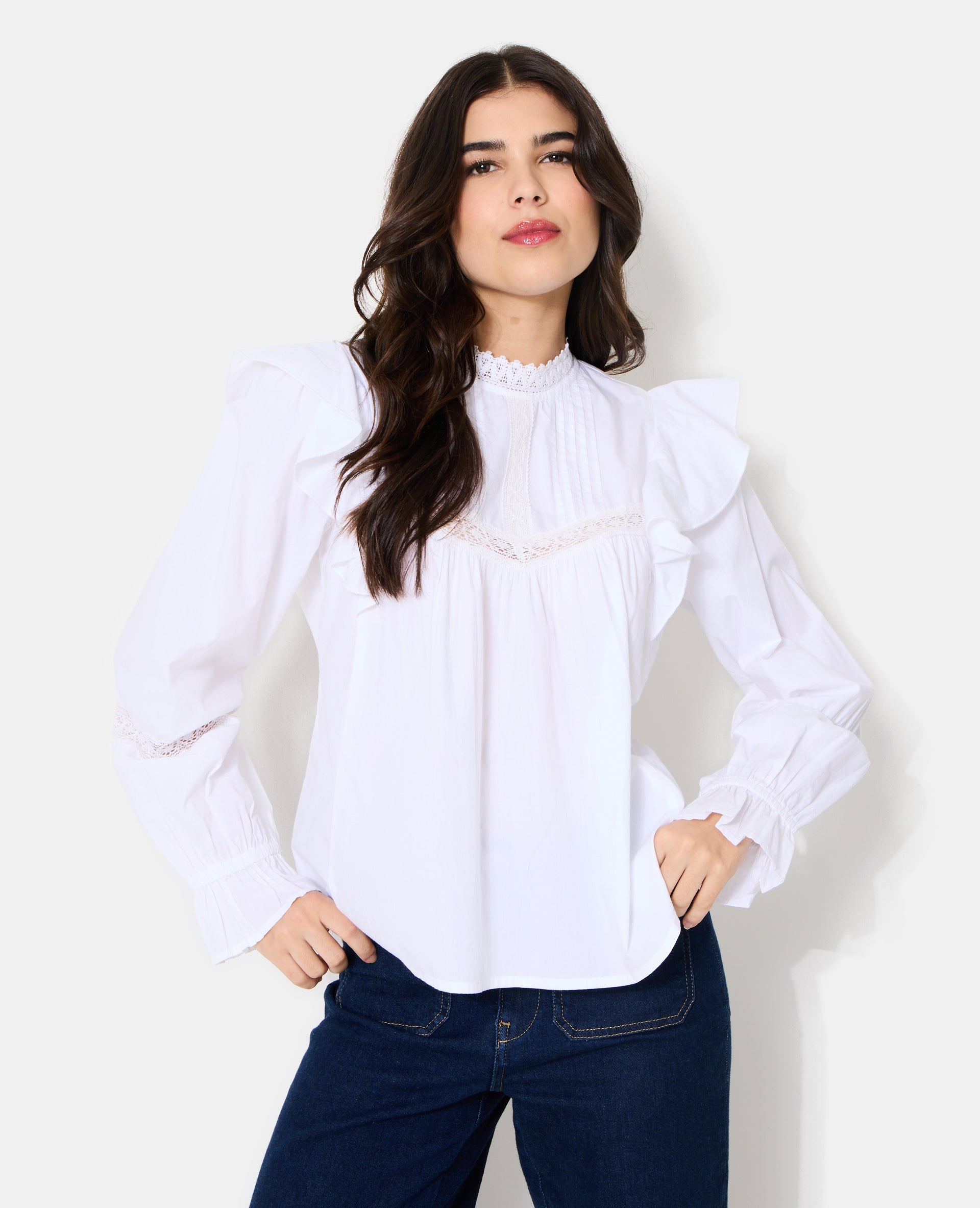 Blouse en popeline avec dentelle et volants