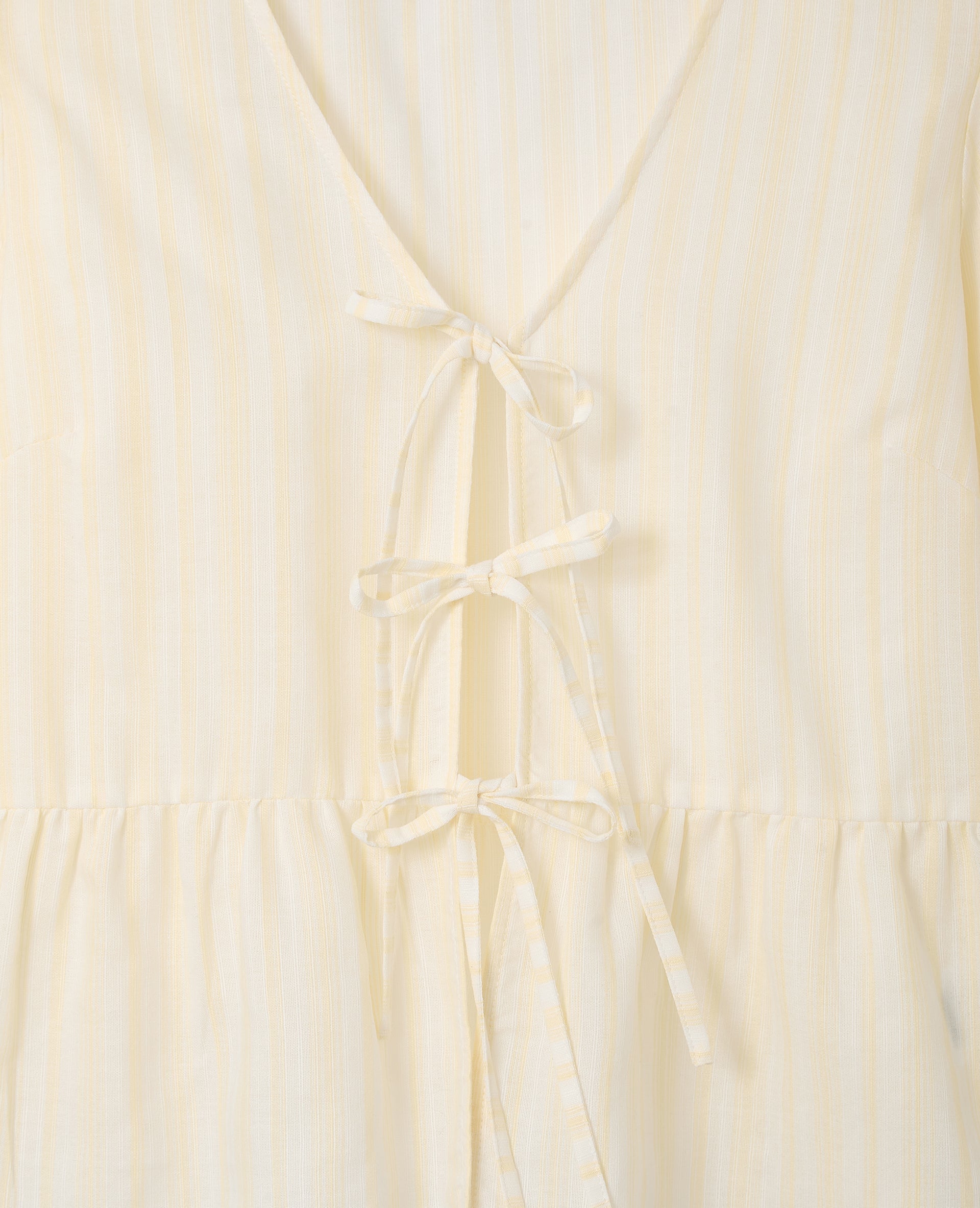 Blouse rayée avec volants et nouettes