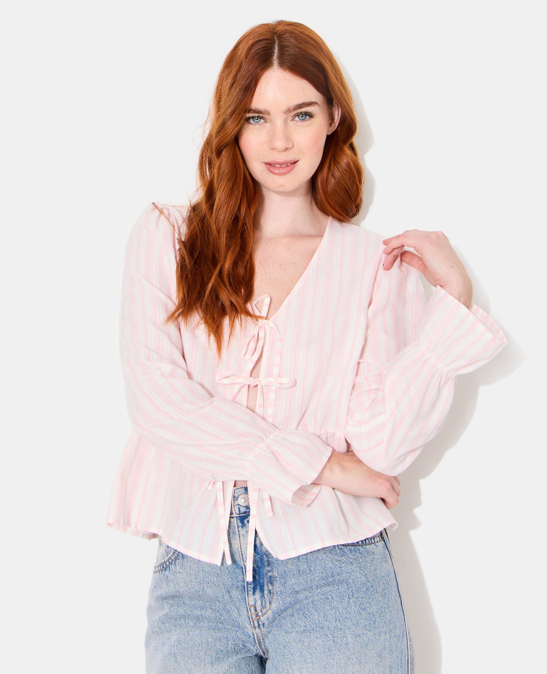 Blouse rayée avec volants et nouettes