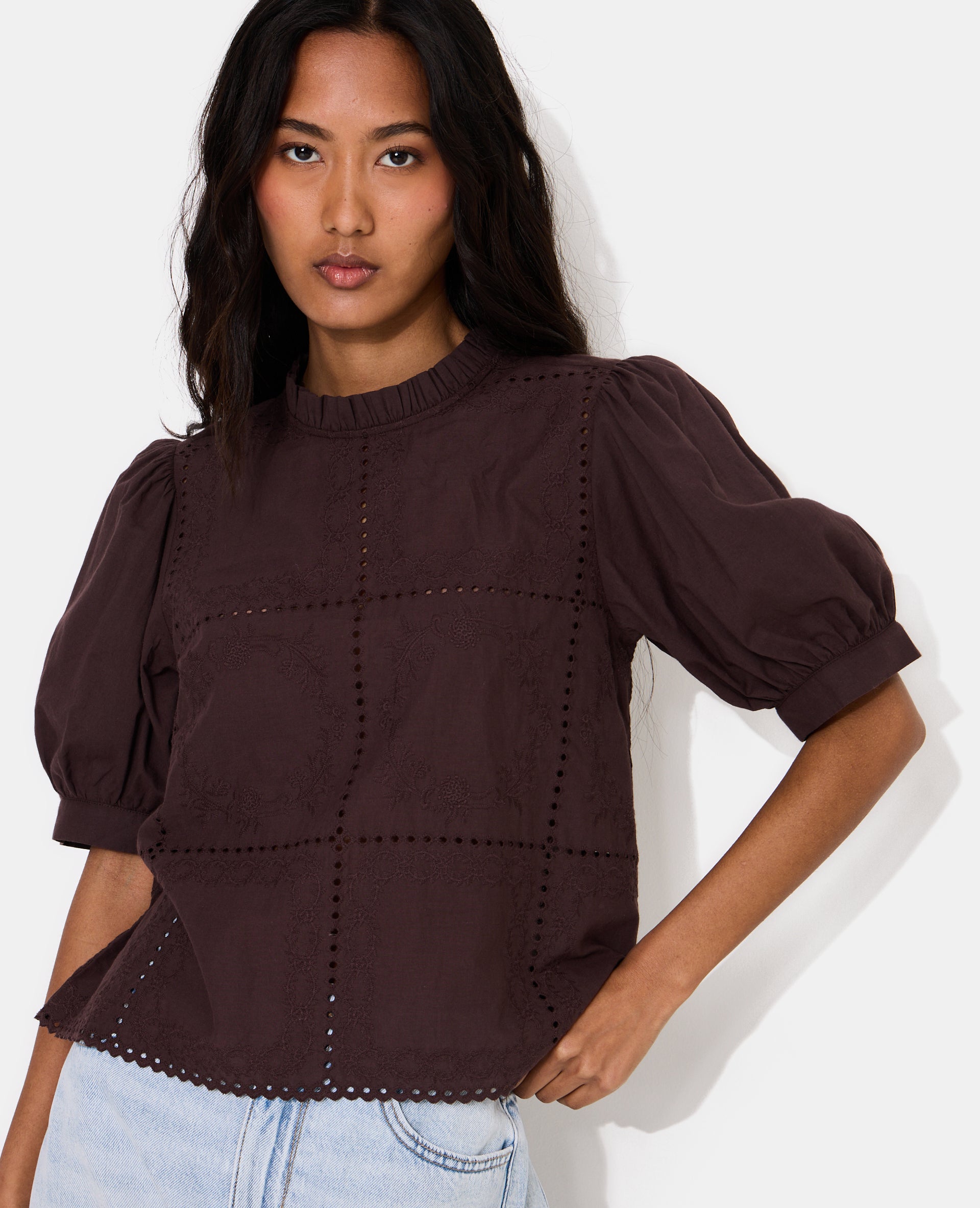 Blouse avec détails ajourés et broderies