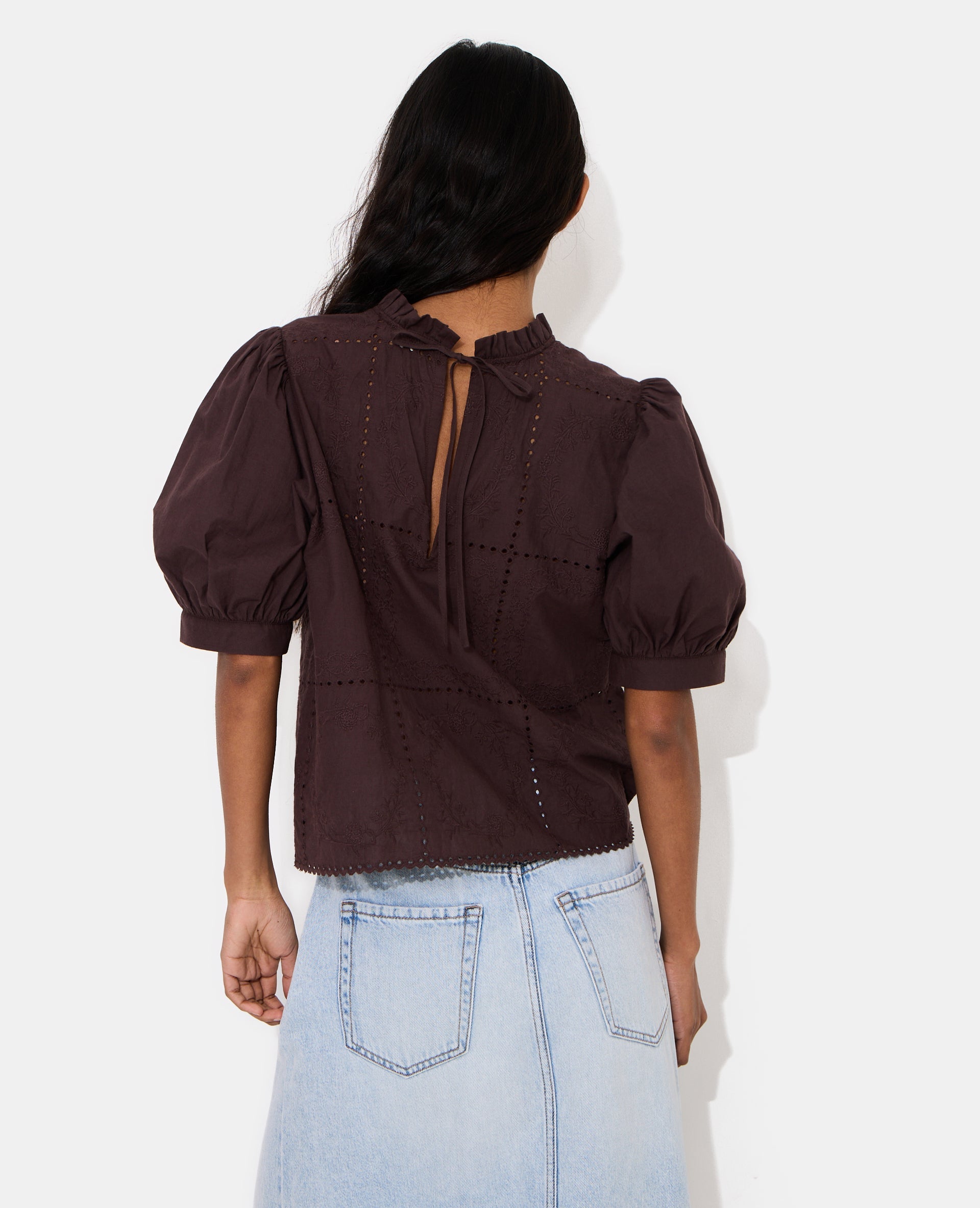 Blouse avec détails ajourés et broderies