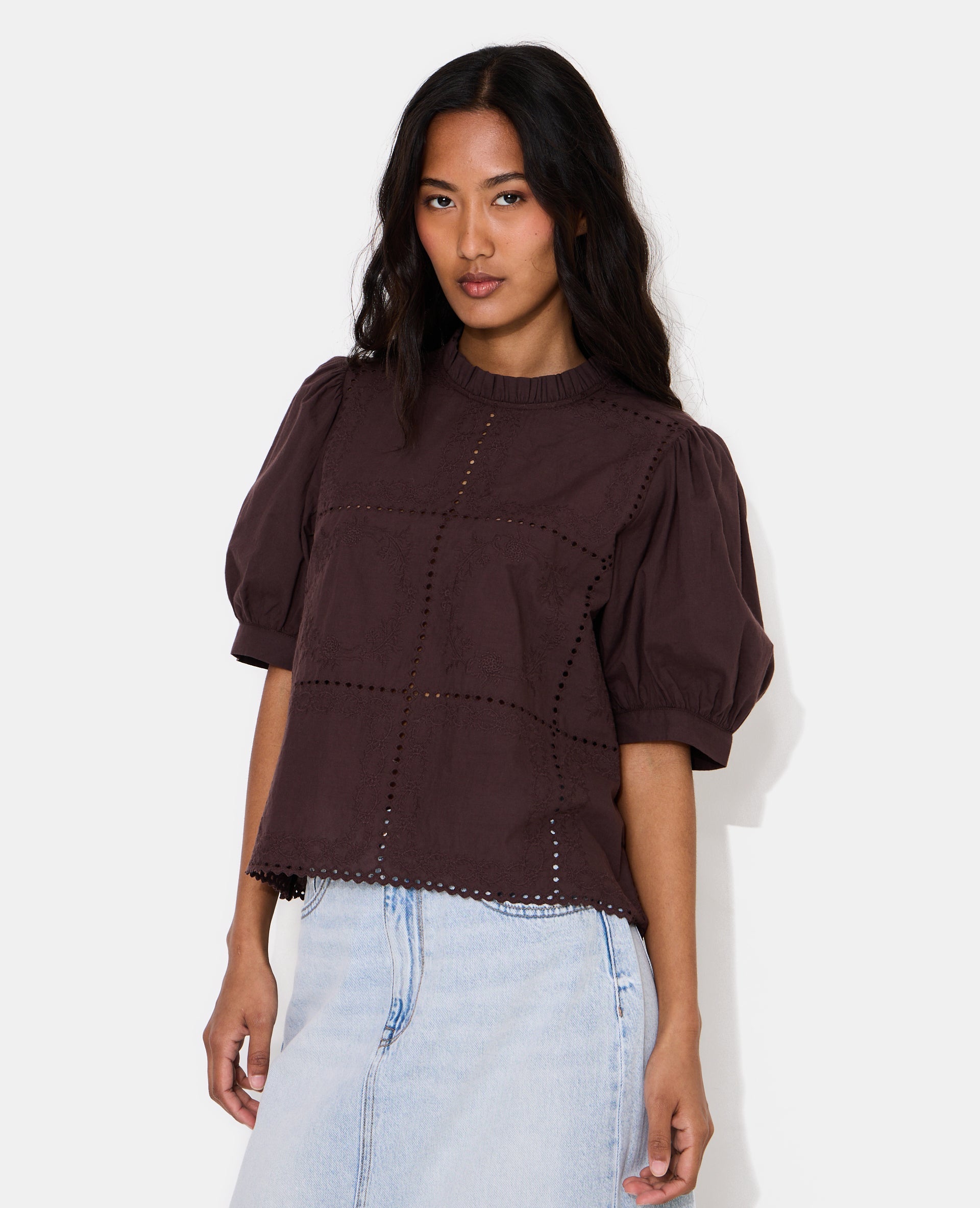 Blouse avec détails ajourés et broderies