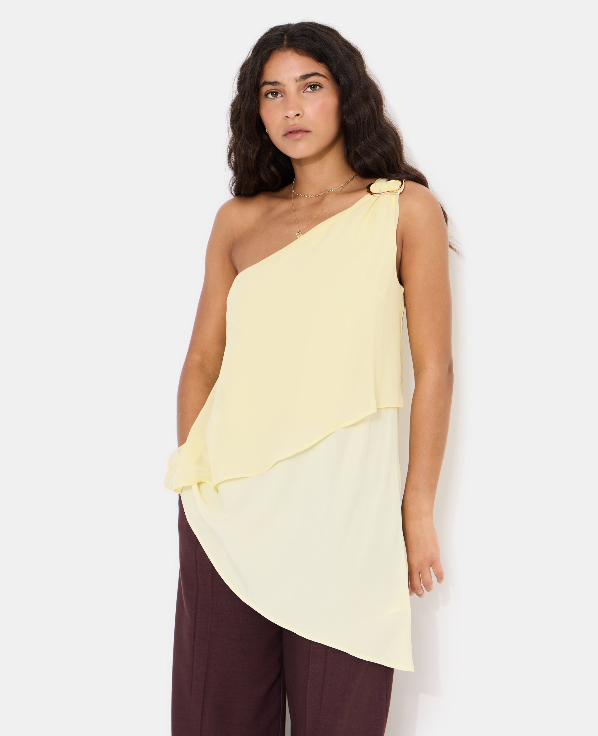 Top asymétrique one shoulder avec boucle