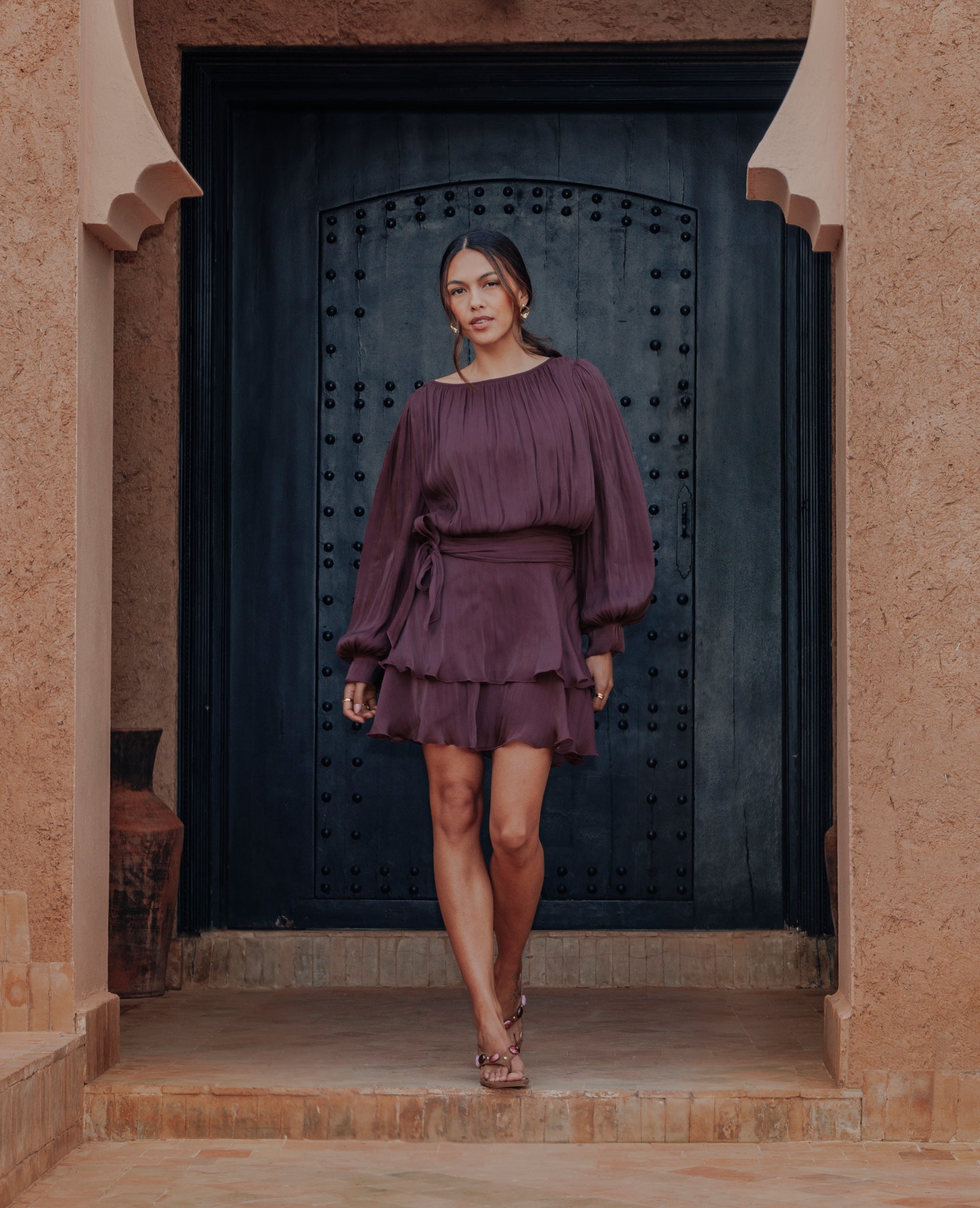 Robe en tissu brillant avec effet drapé