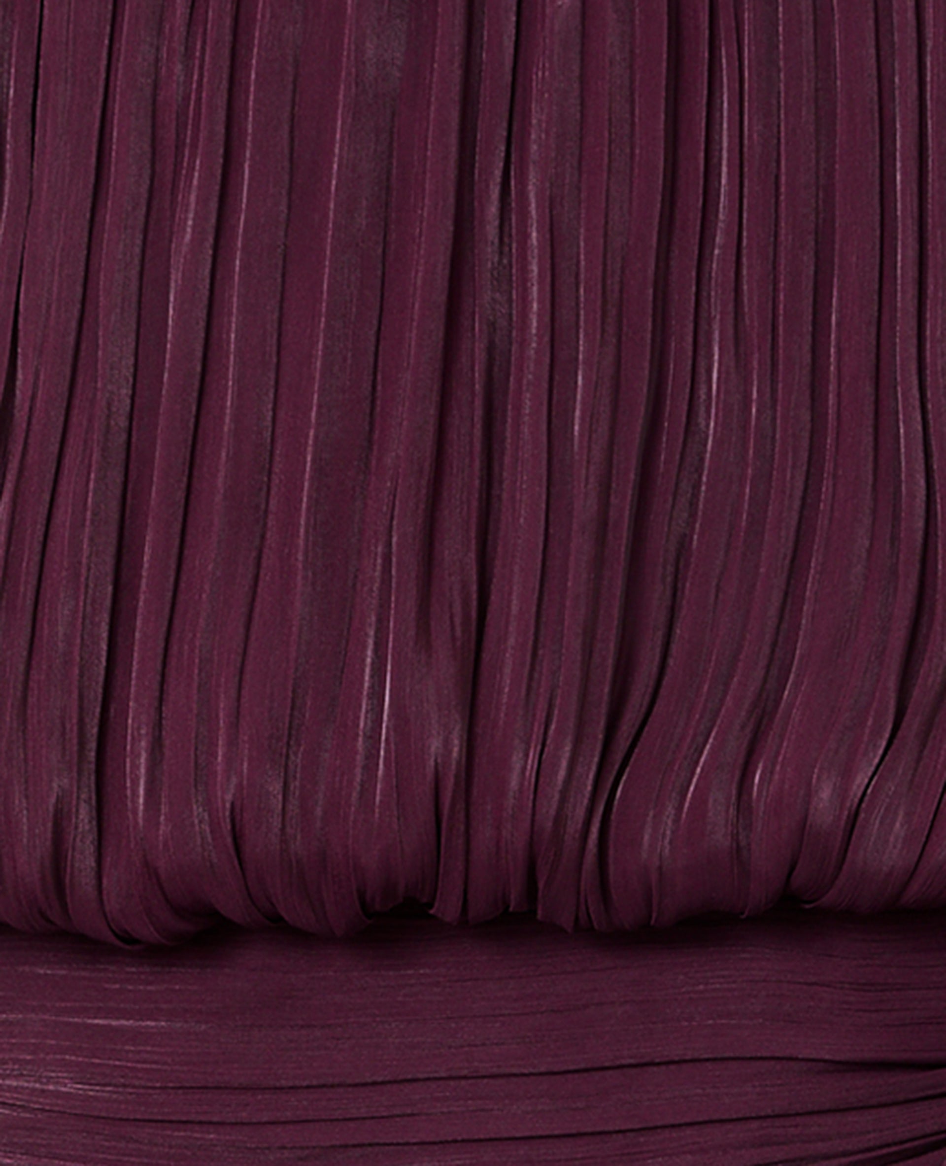 Robe en tissu brillant avec effet drapé