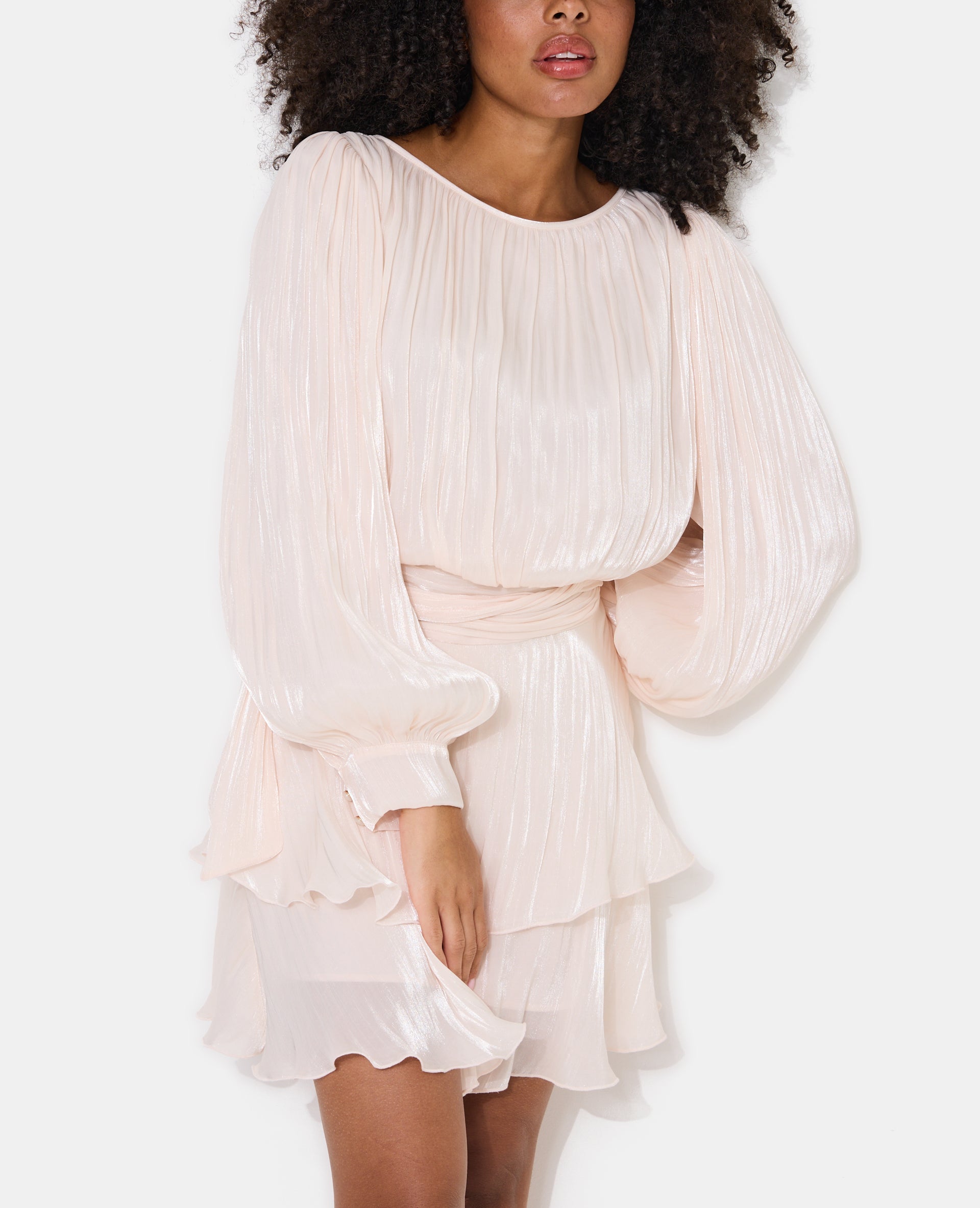Robe en tissu brillant avec effet drapé