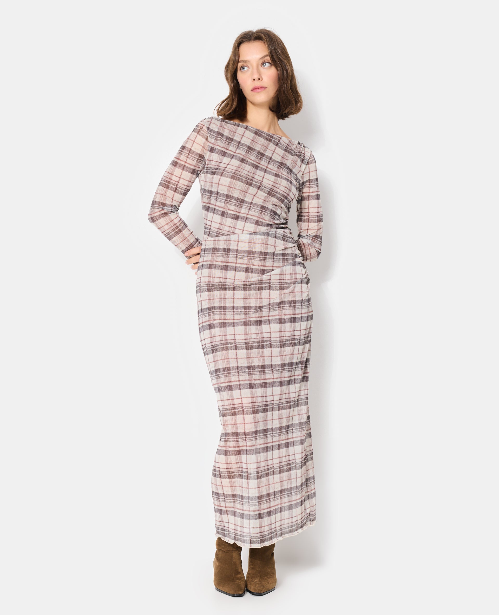 Robe longue en résille motif carreaux
