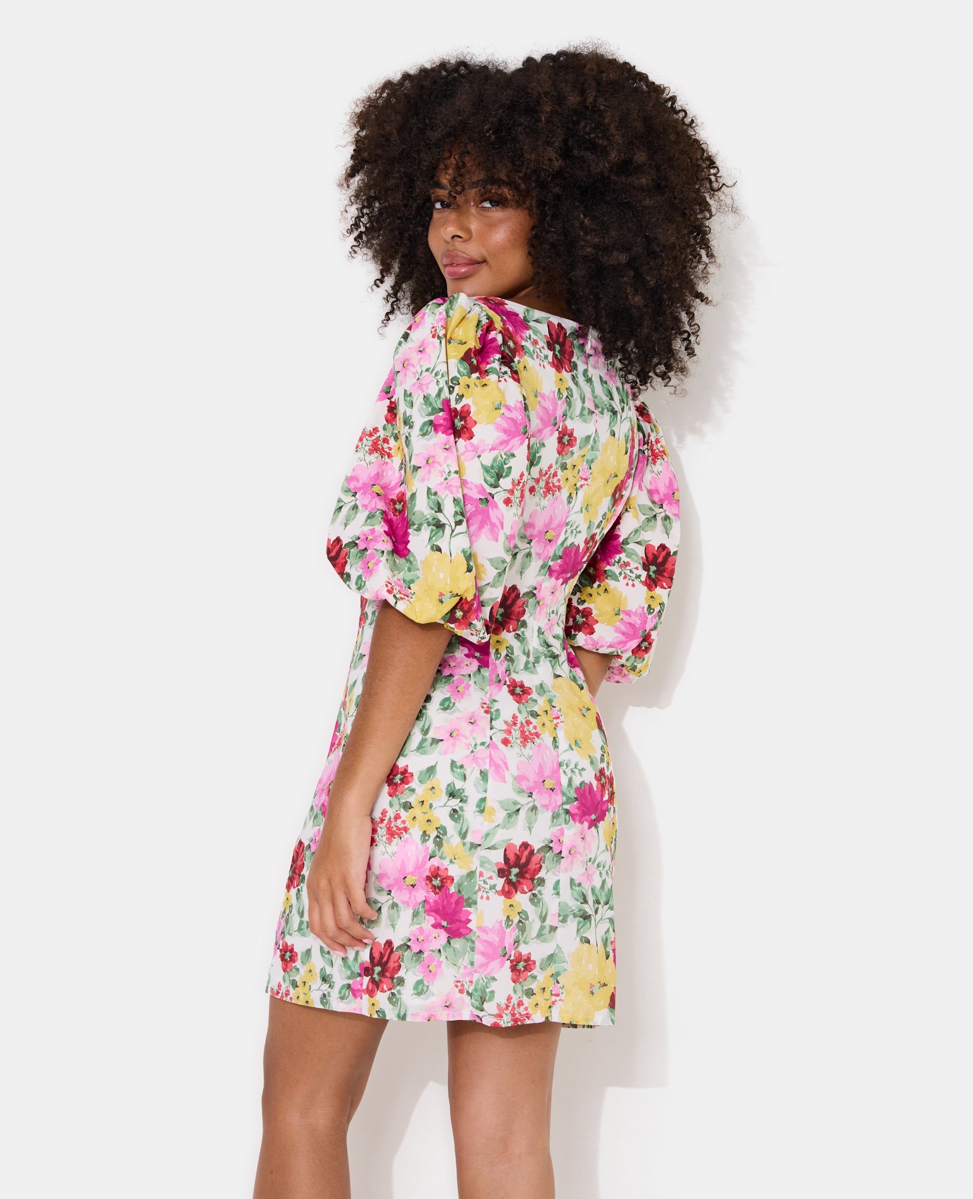 Robe courte manches ballons motif fleurs