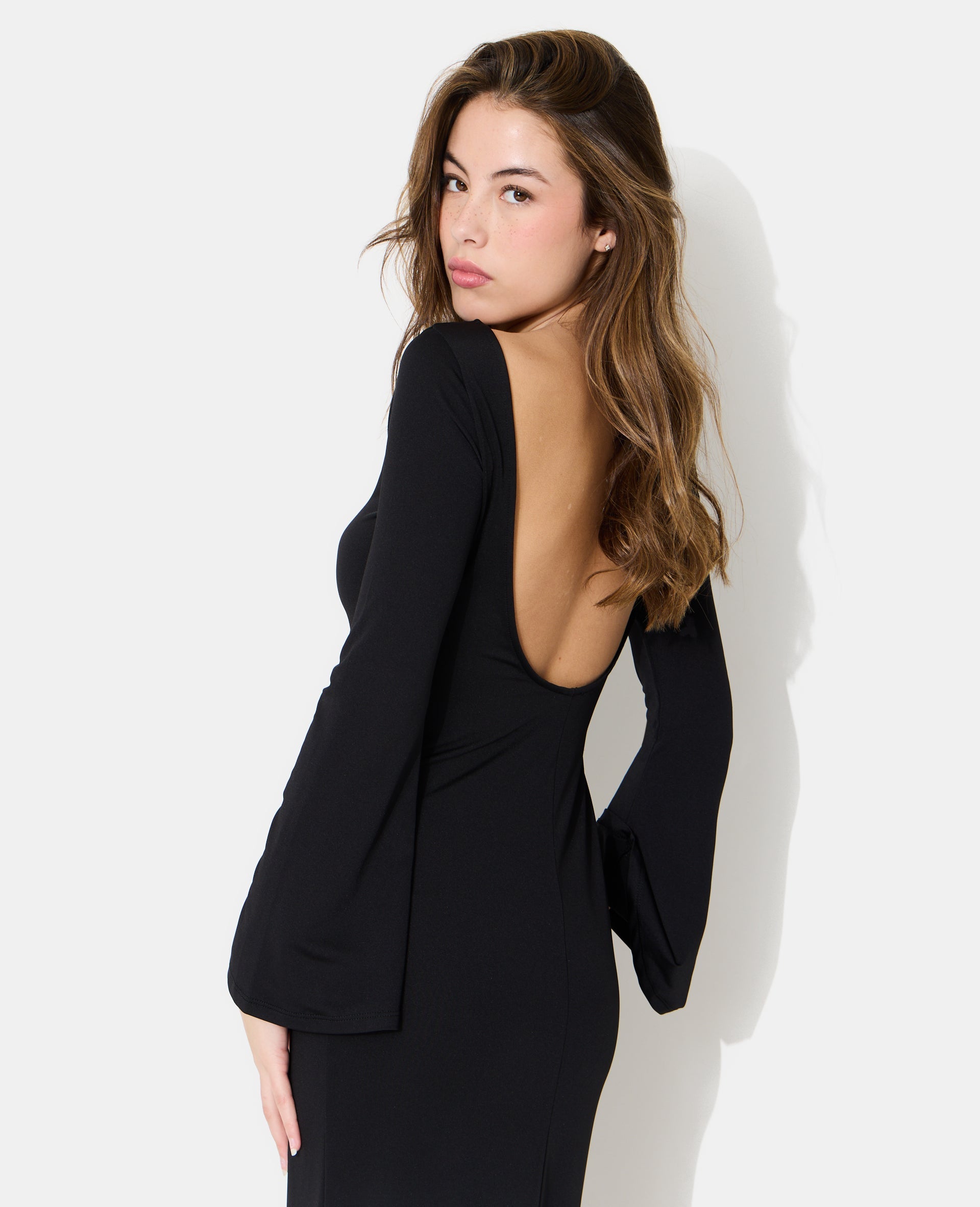 Robe longue dos nu avec manches flare