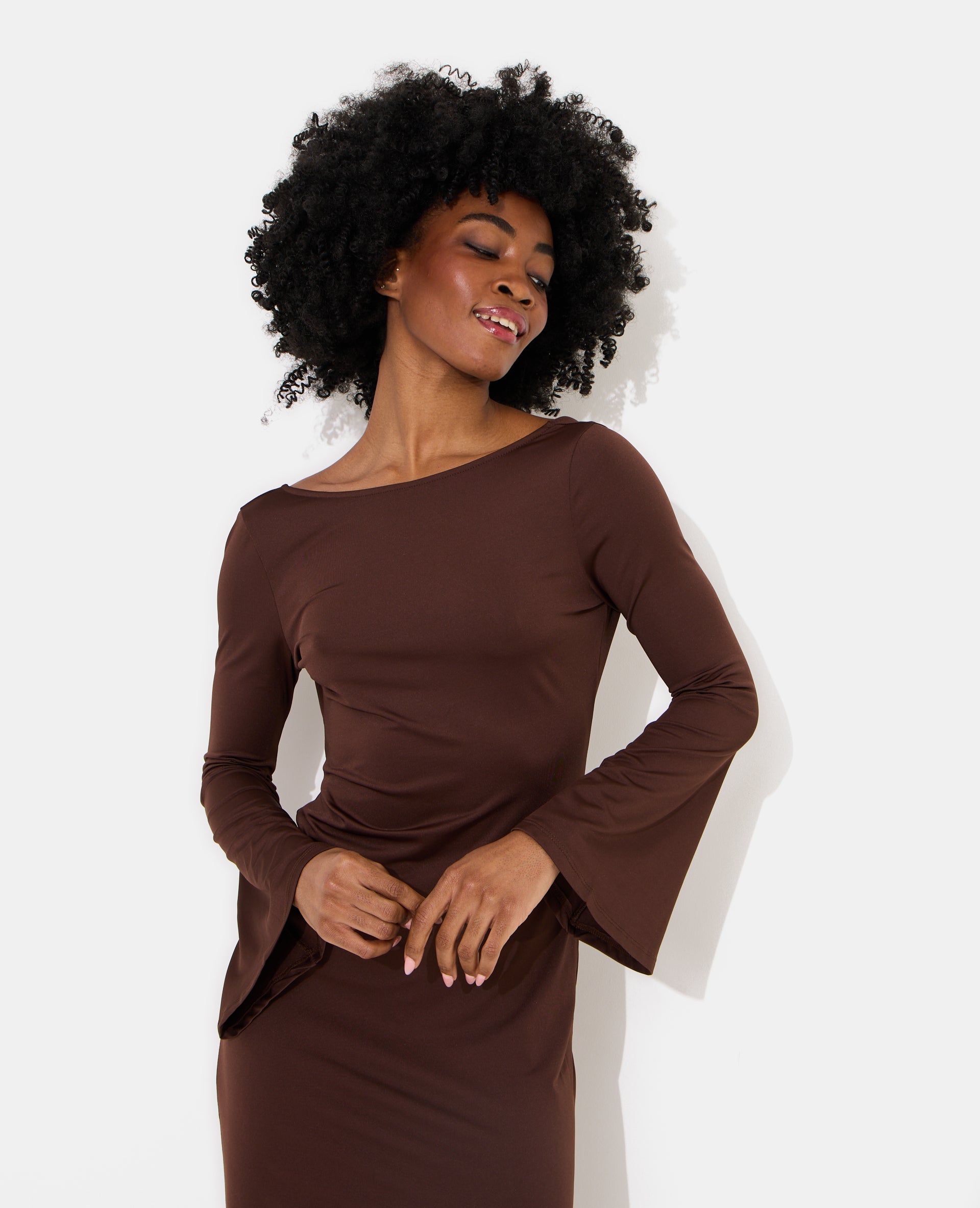Robe longue dos nu avec manches flare