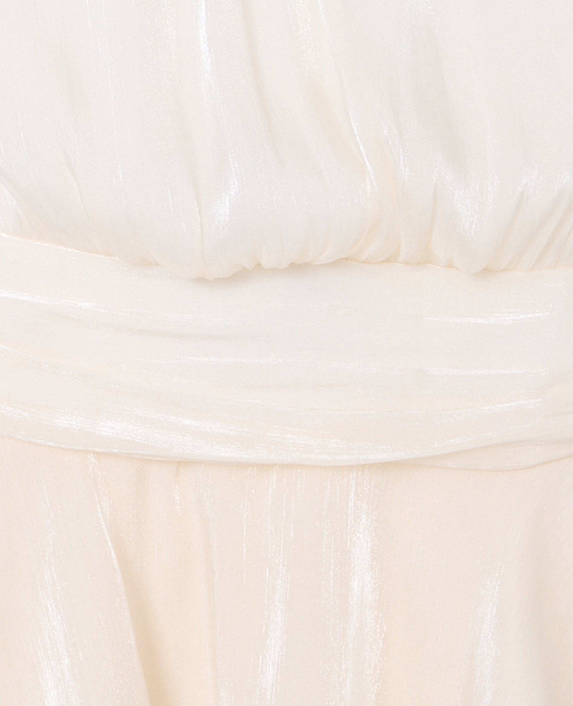 Robe courte dos-nu en satin