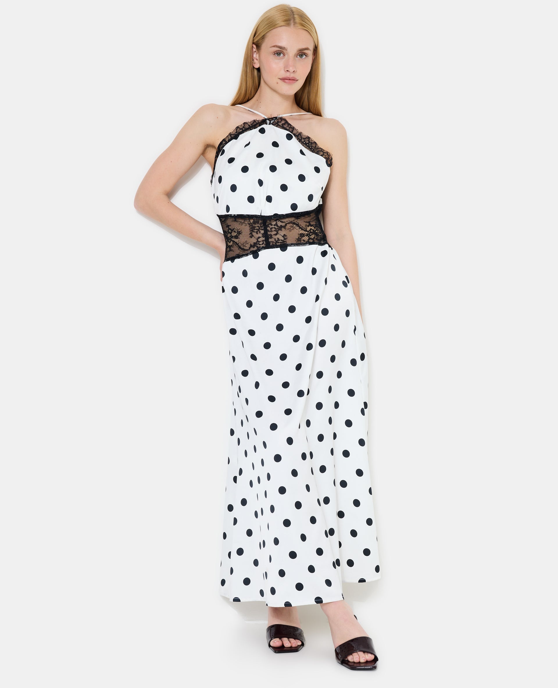 Robe longue à pois avec empiècements dentelle