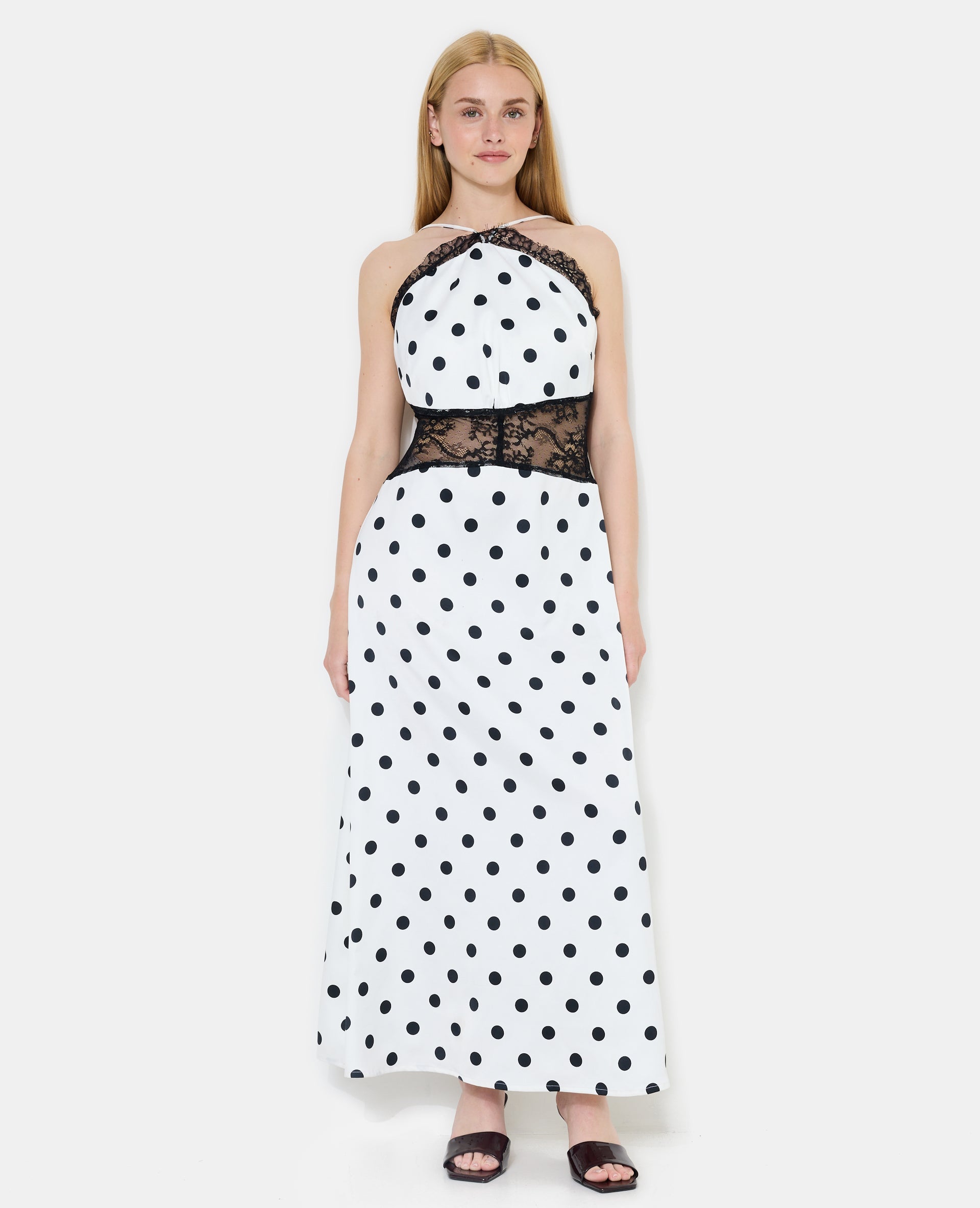 Robe longue à pois avec empiècements dentelle