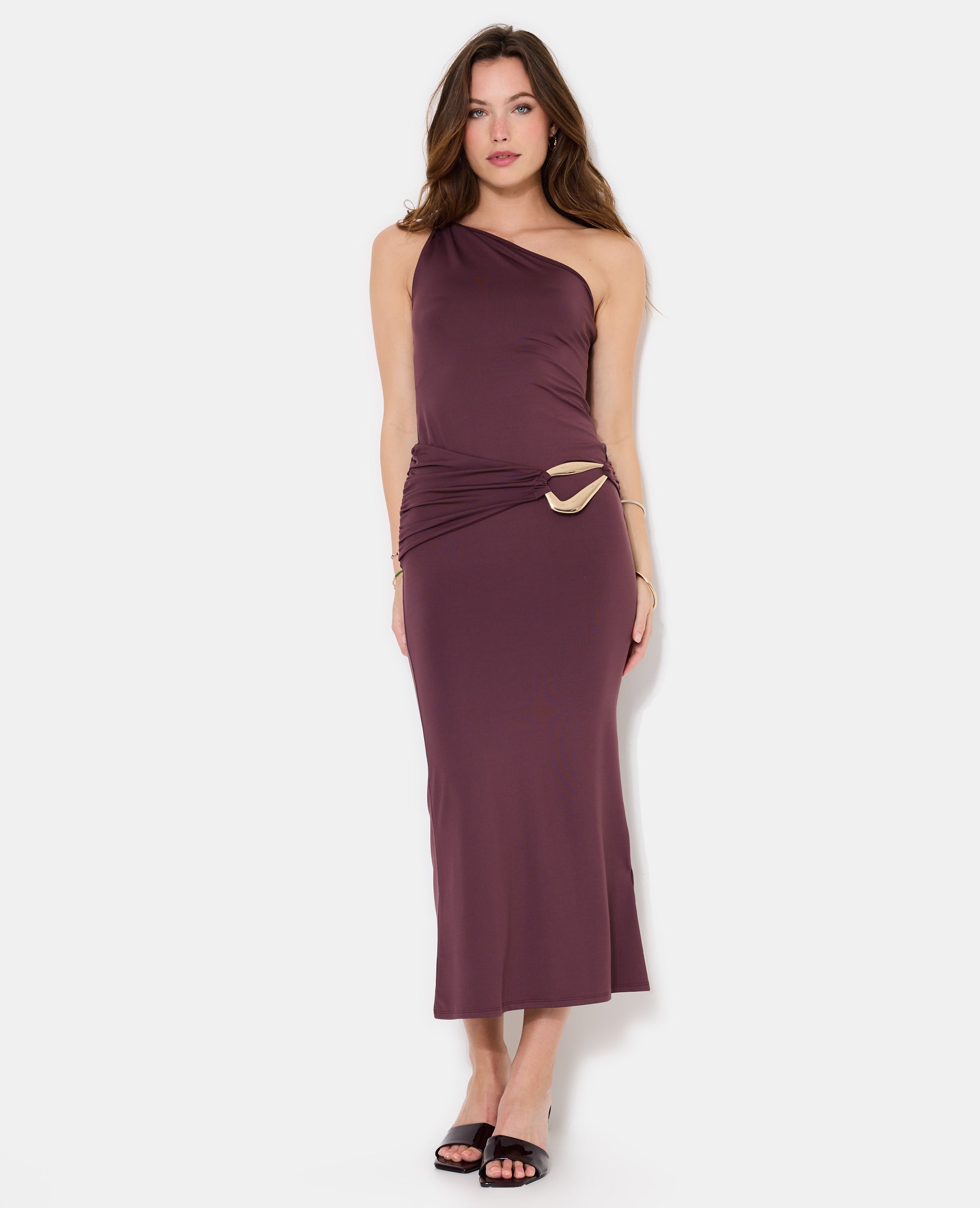 Robe longue asymétrique avec ceinture et boucle