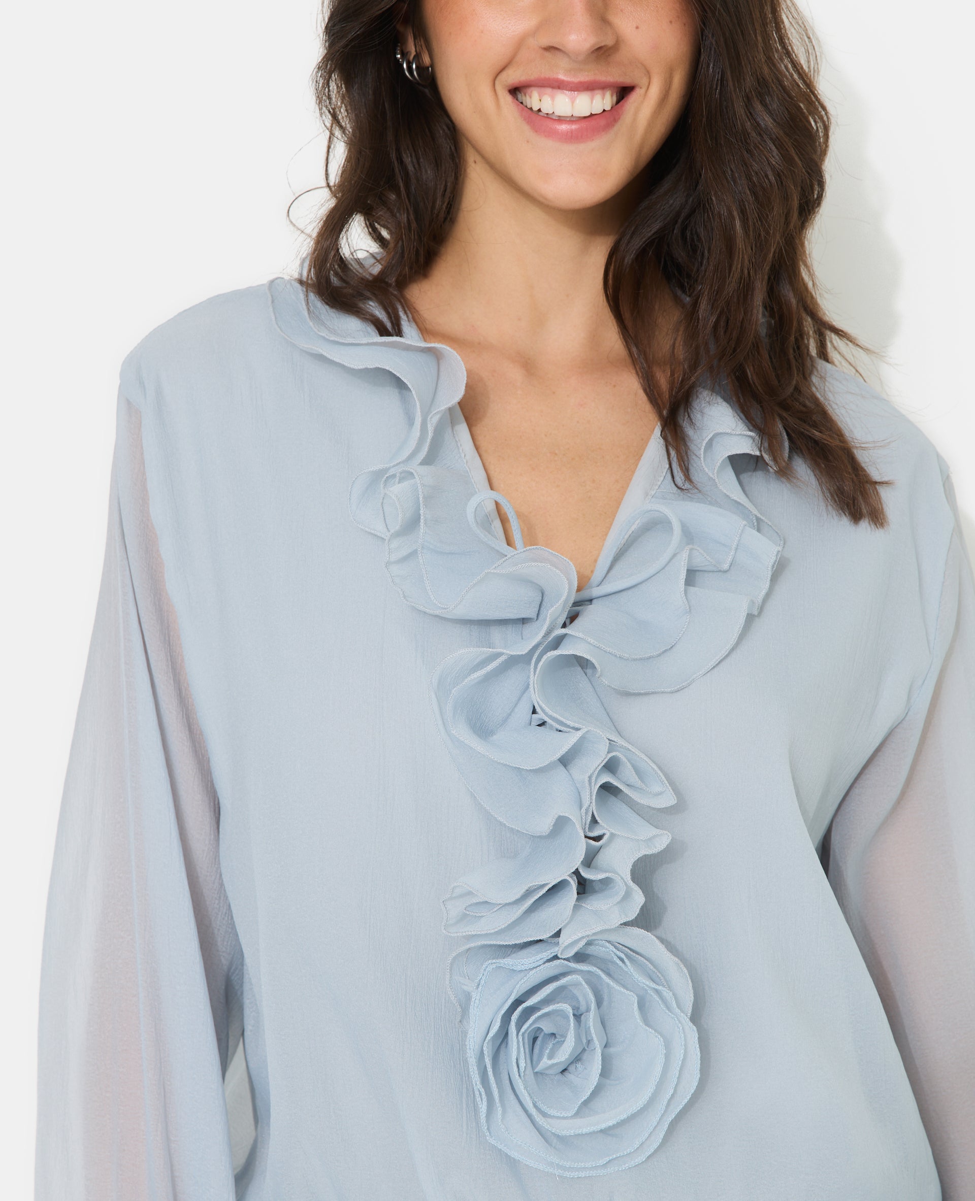 Robe courte en voile avec volants et fleurs