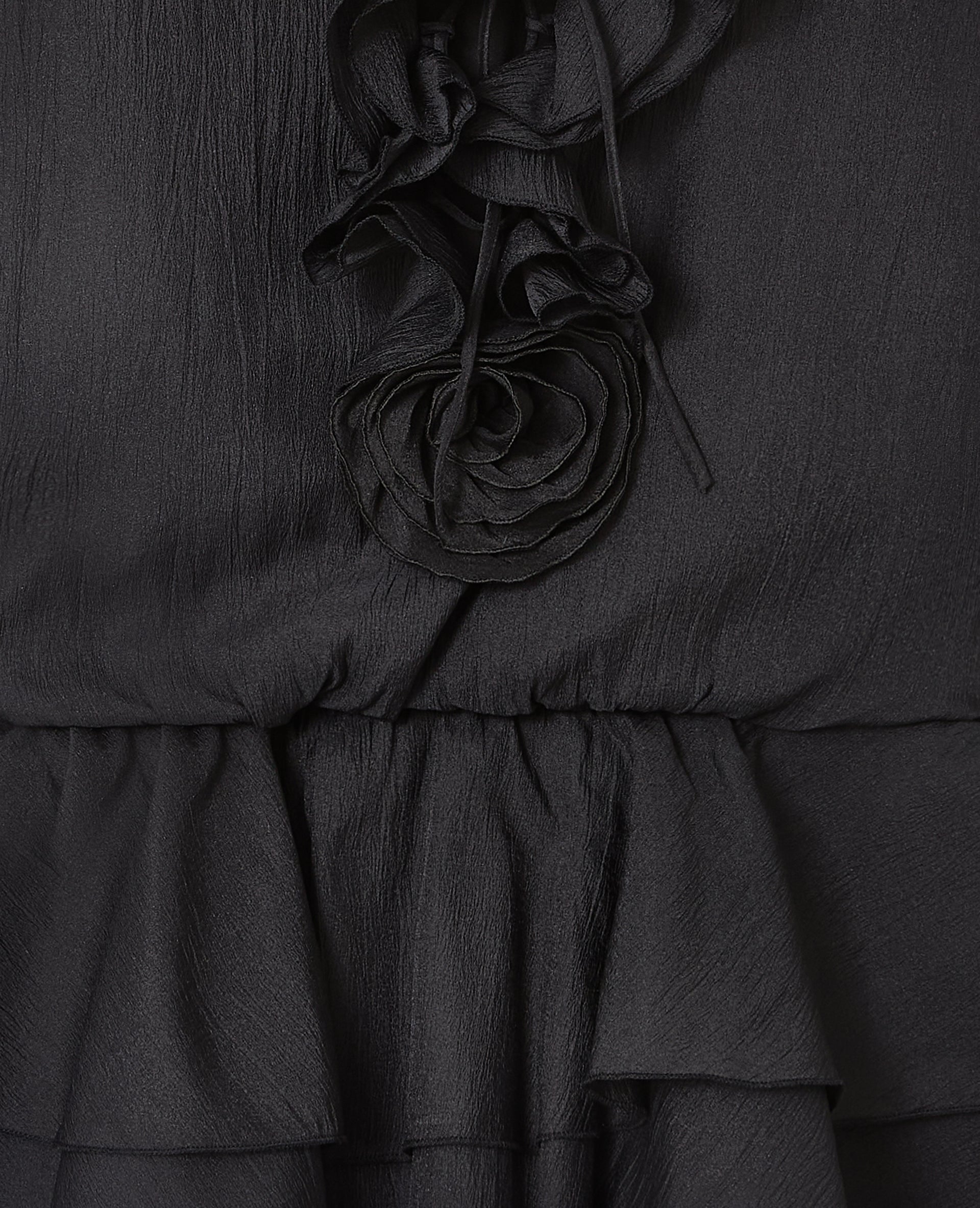 Robe courte en voile avec volants et fleurs