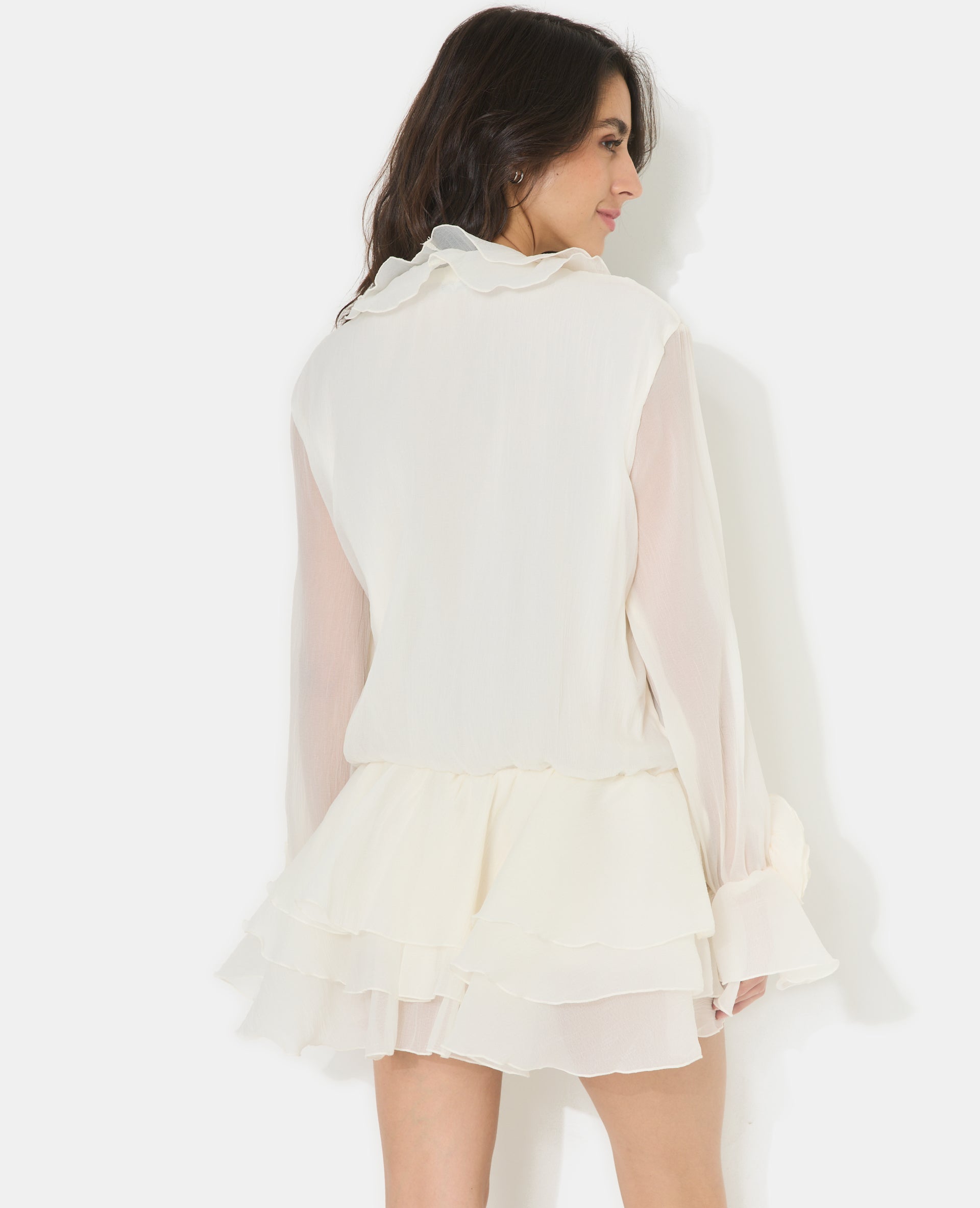 Robe courte en voile avec volants et fleurs