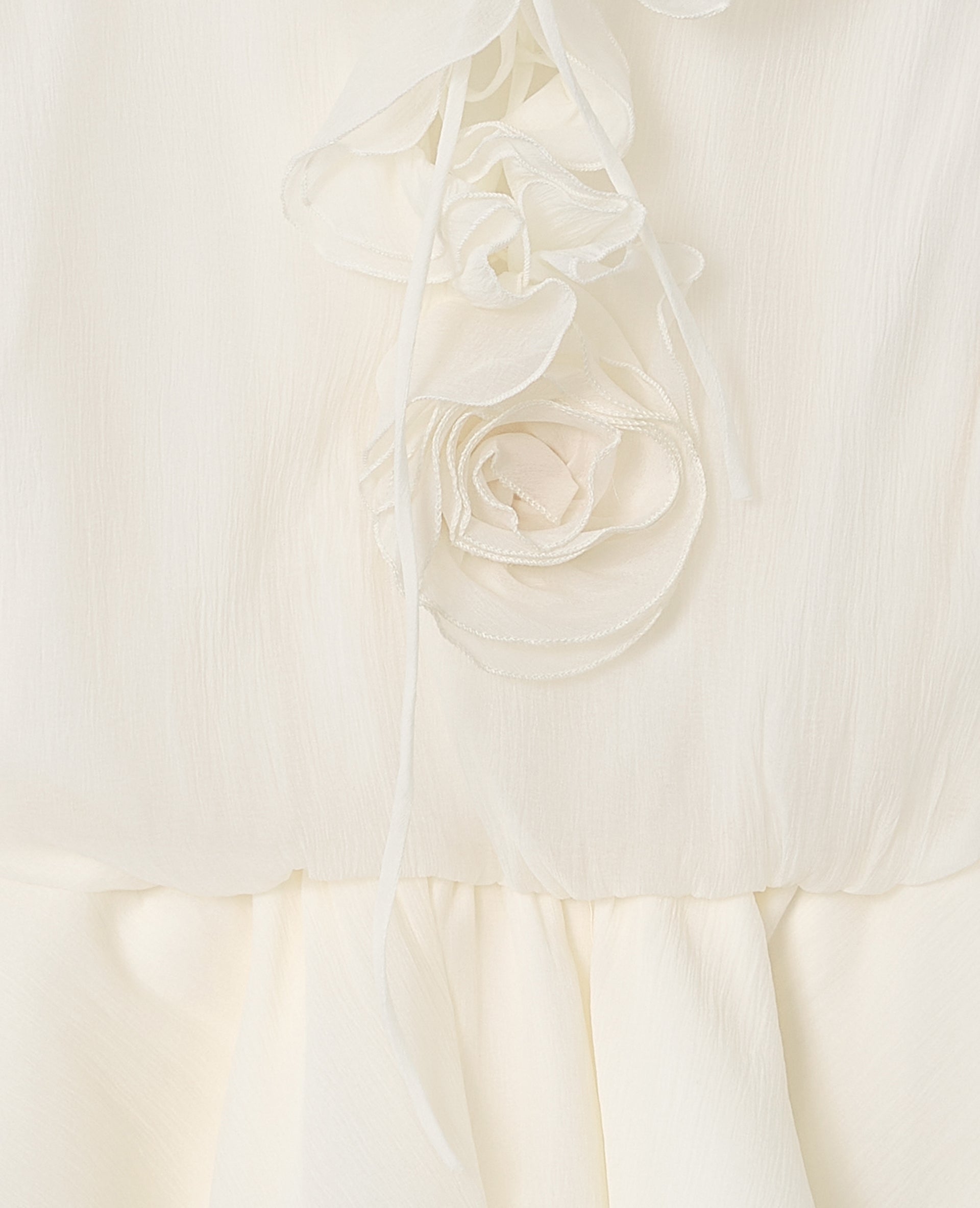 Robe courte en voile avec volants et fleurs