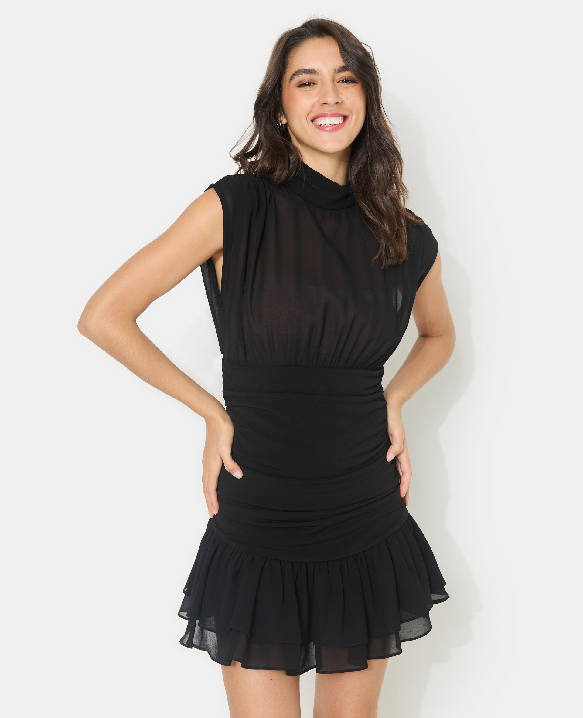 Robe courte avec fronces et volants