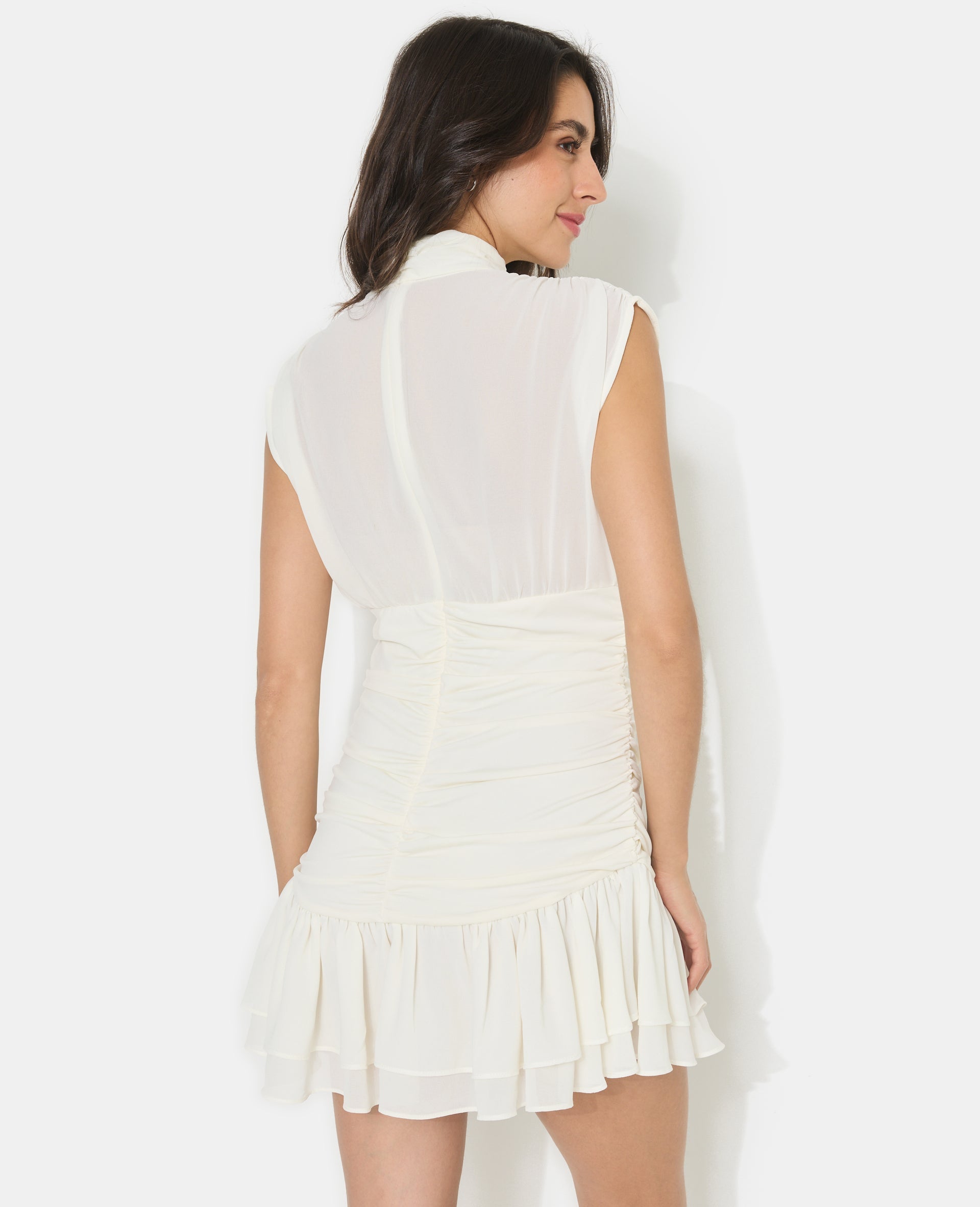 Robe courte avec fronces et volants