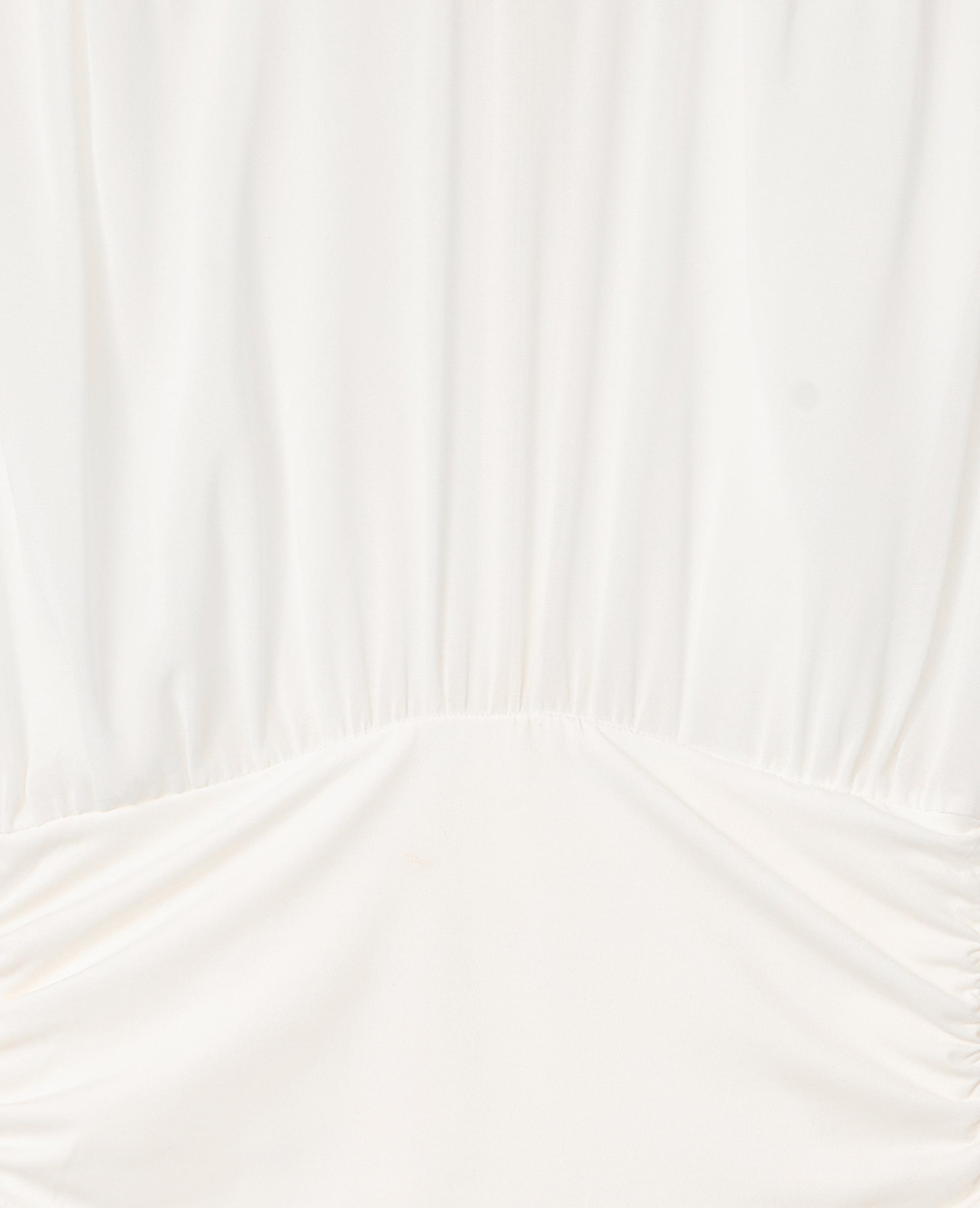 Robe courte avec fronces et volants