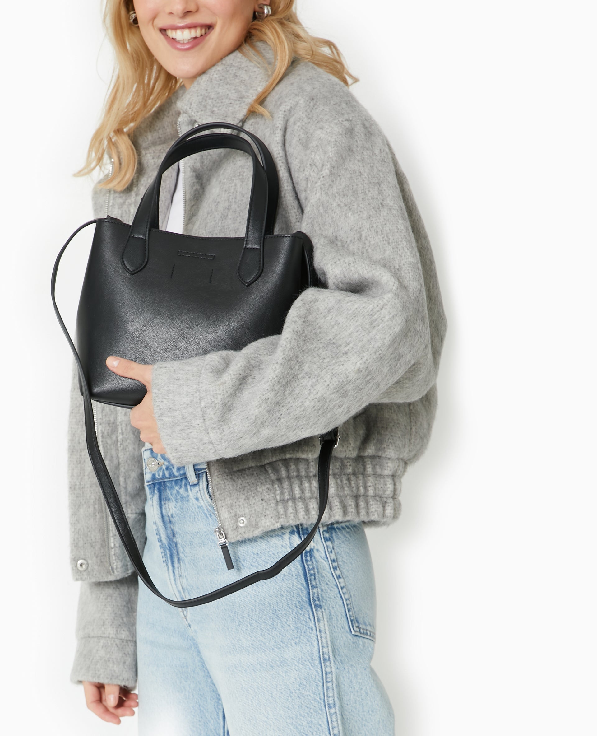 Sac carré avec poignées et bandoulière