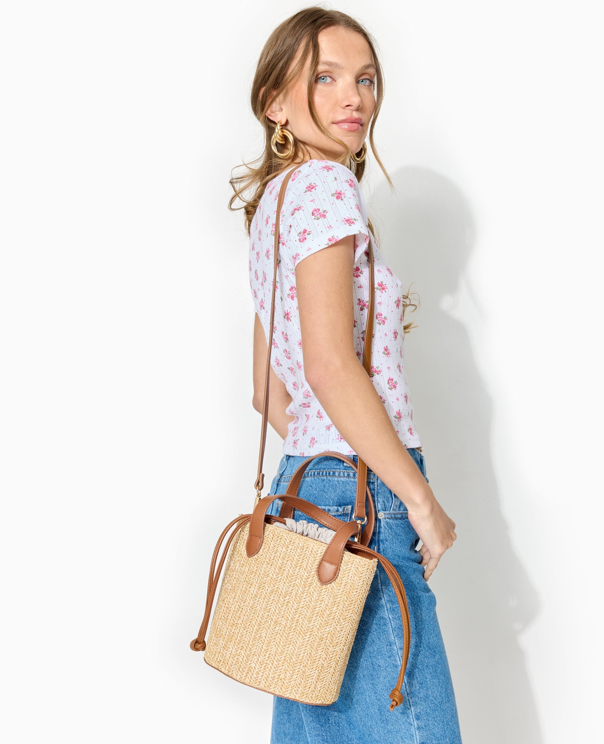 Sac seau en raphia