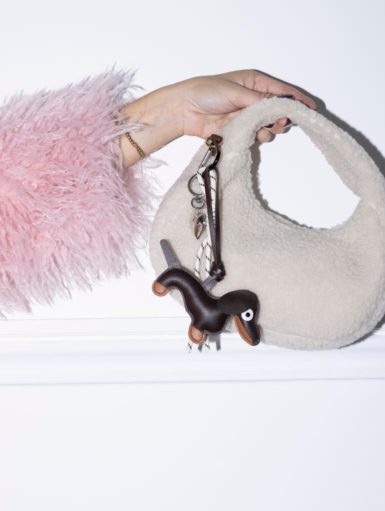 Déco de sac chien en simili avec corde et cœur