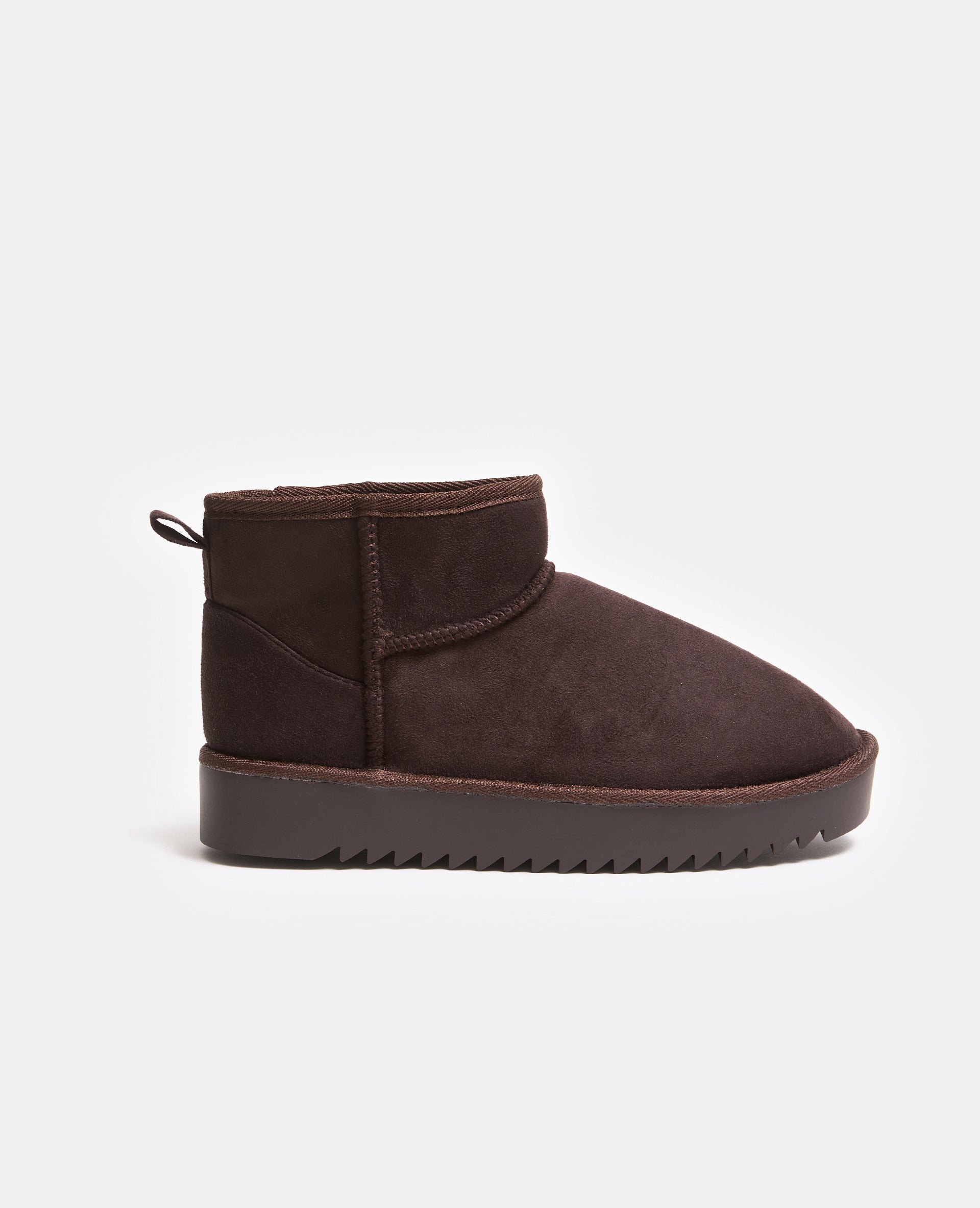 Bottes courtes fourrées en suédine