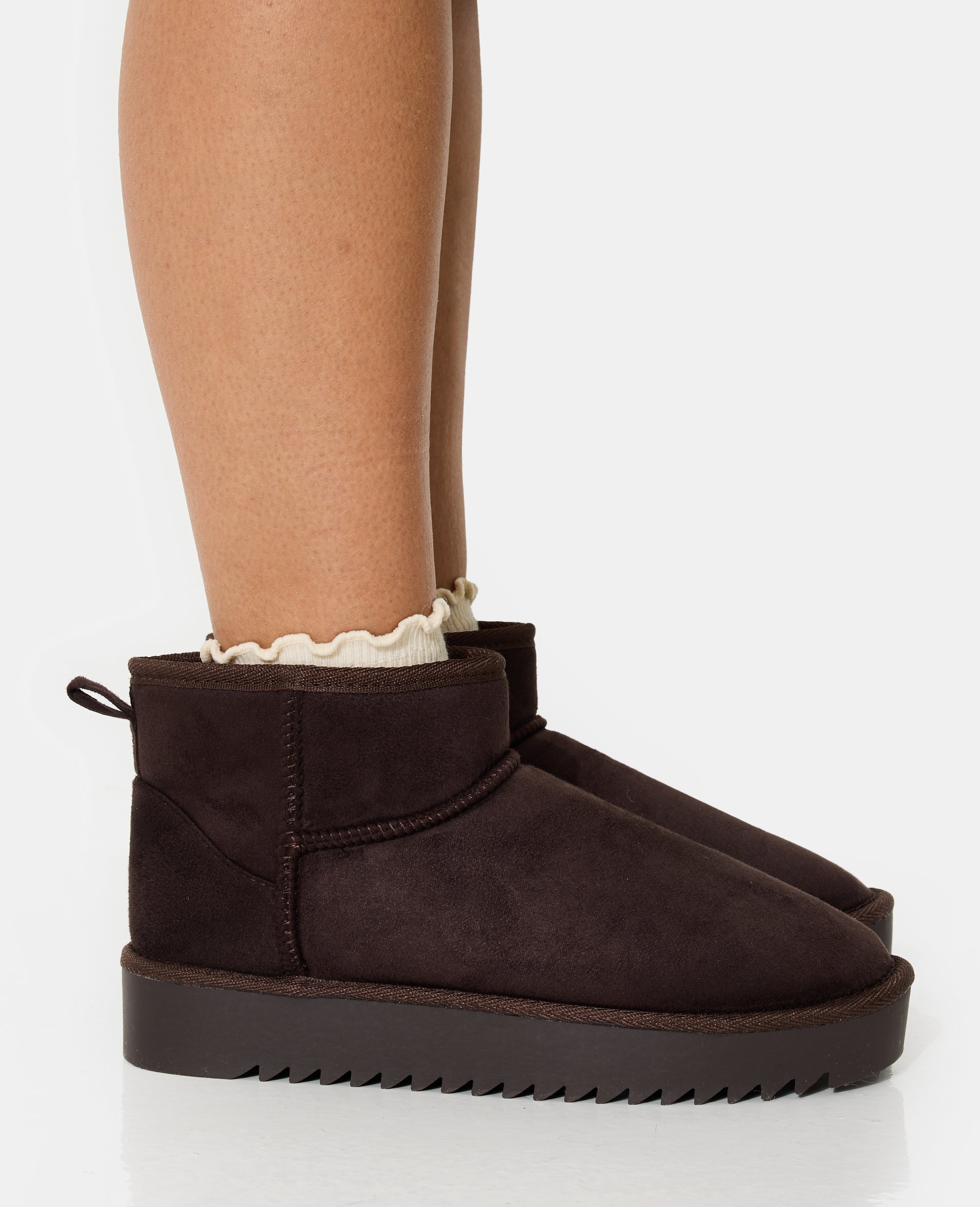 Bottes courtes fourrées en suédine