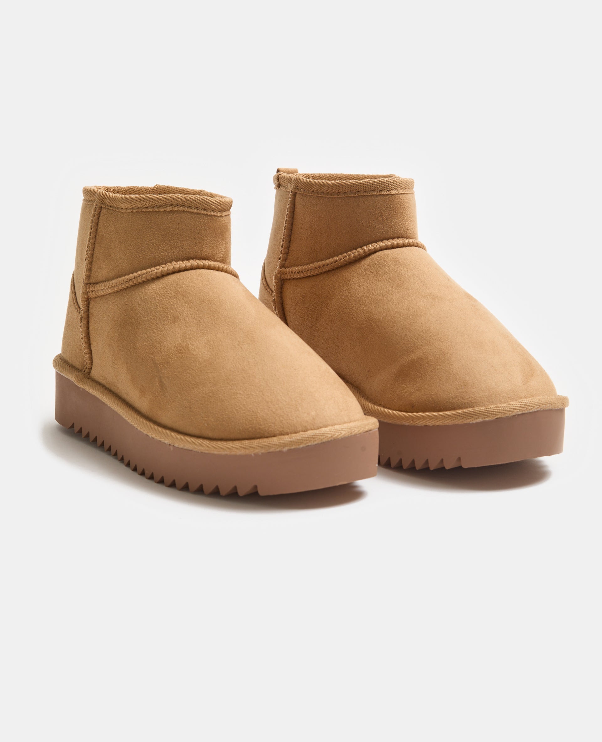 Bottes courtes fourrées en suédine