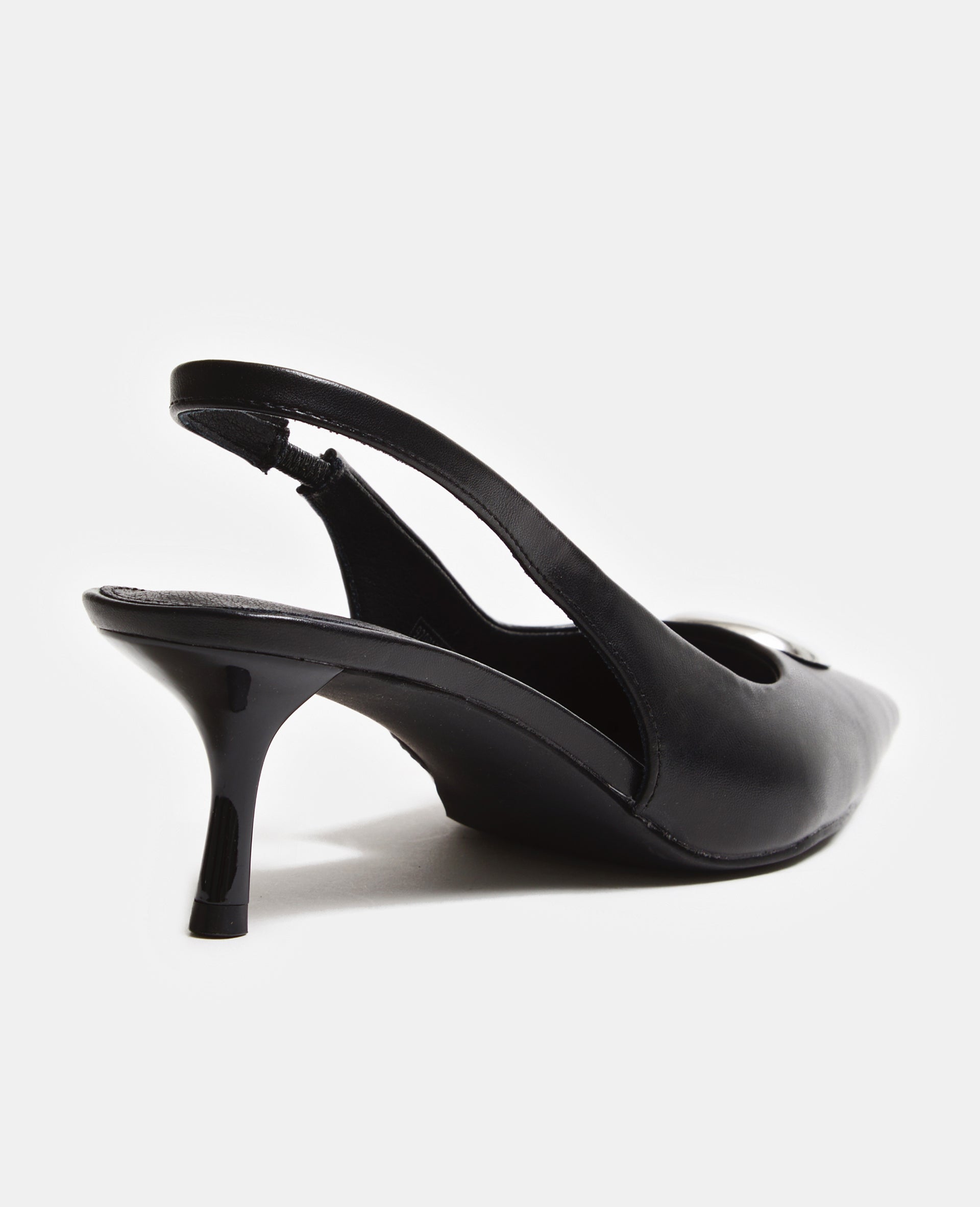 Escarpins pointus avec détail bijou