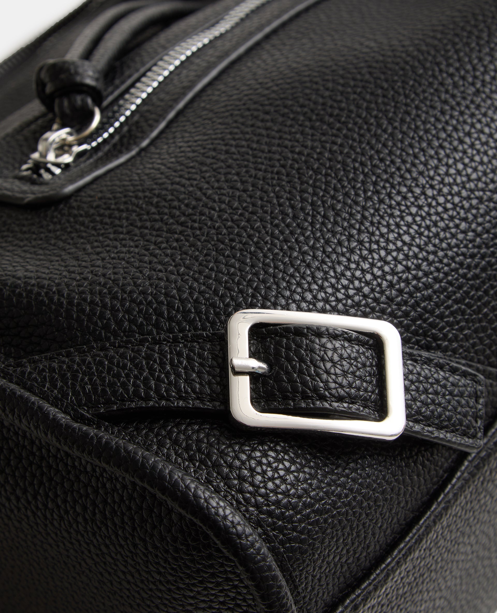 Sac simili effet cuir grainé avec détails clous et boucles