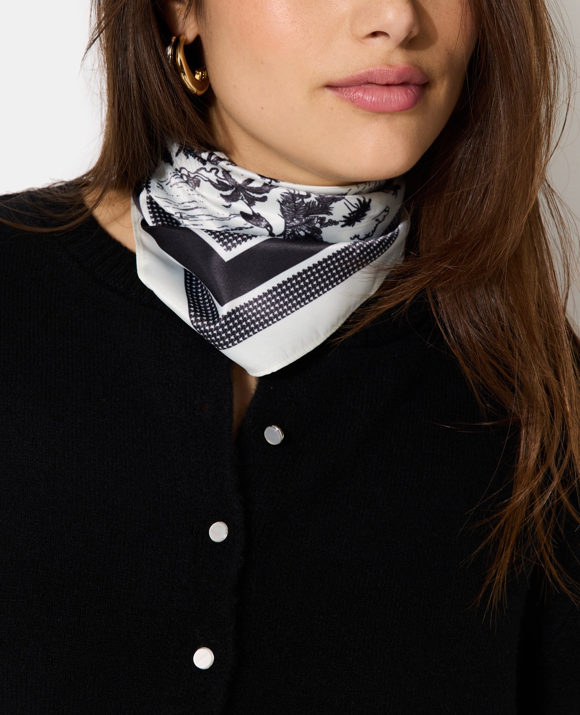 Foulard en tissu satiné avec motifs île déserte