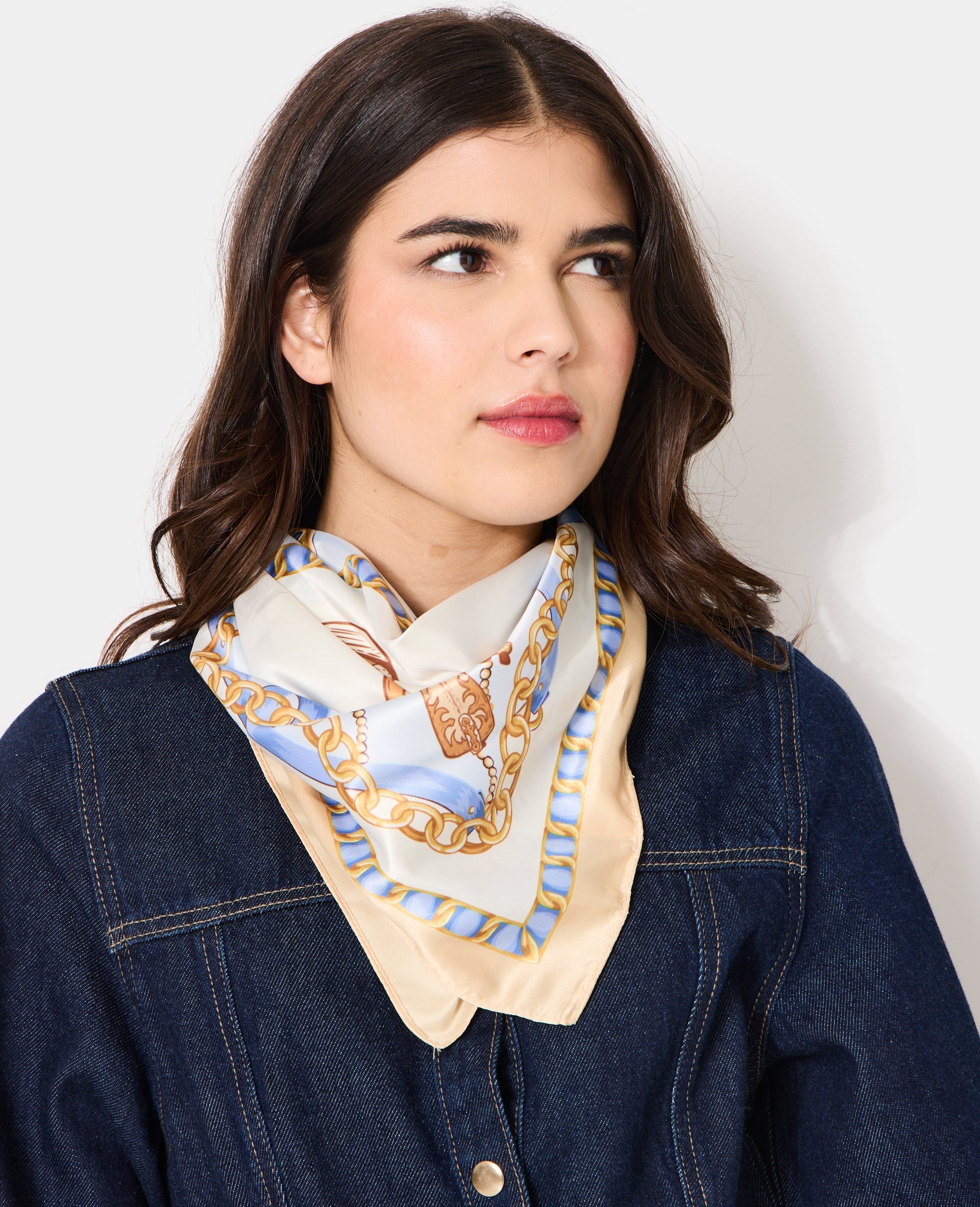 Foulard en tissu satiné avec santiags