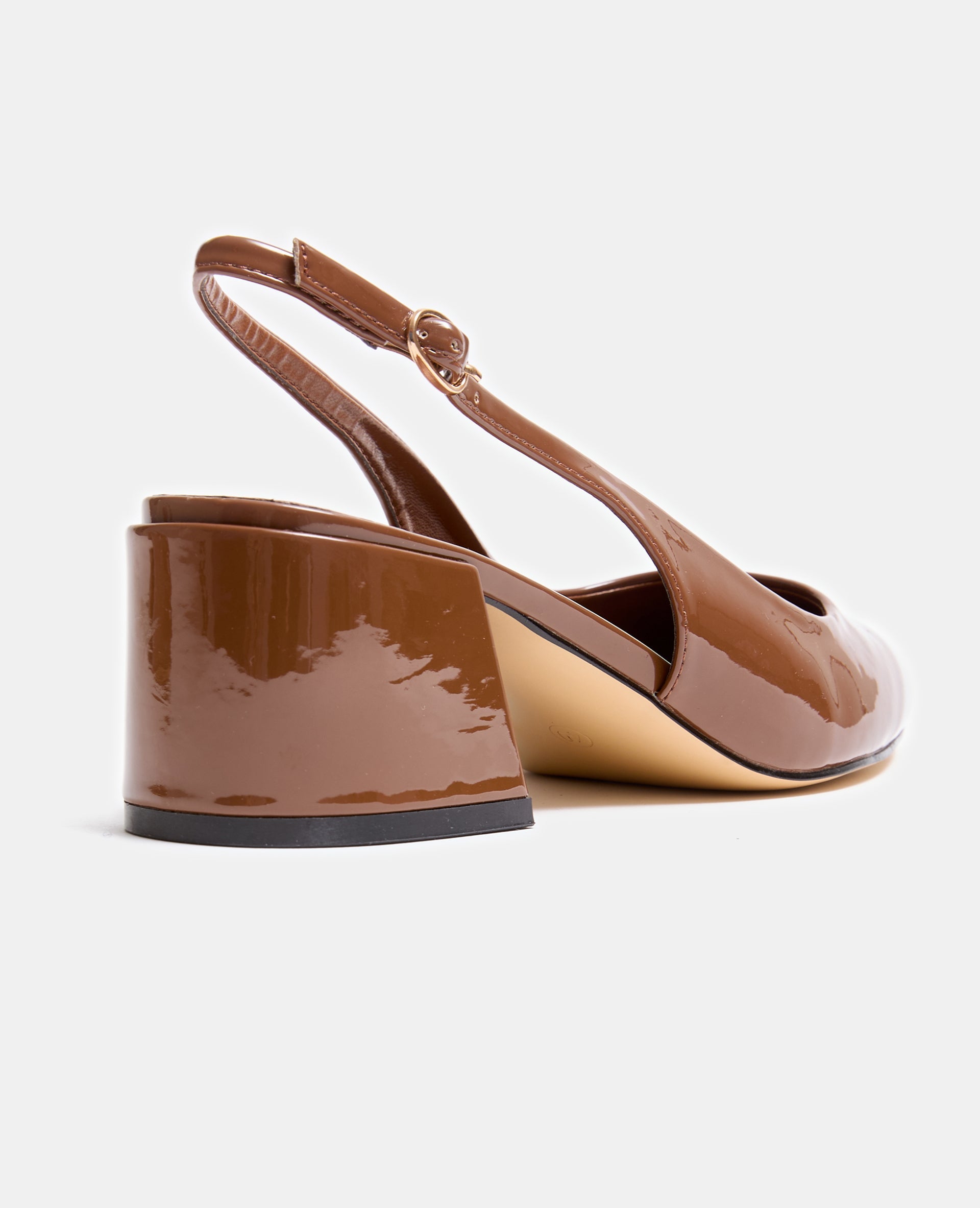 Sandales vernies avec bouts pointus et talons bloc
