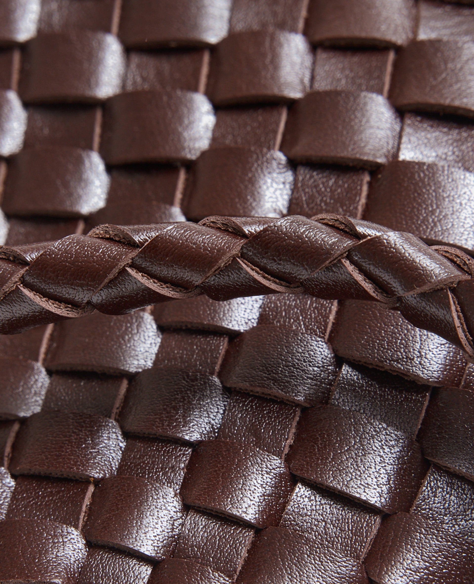 Sac en simili tressé porté épaule