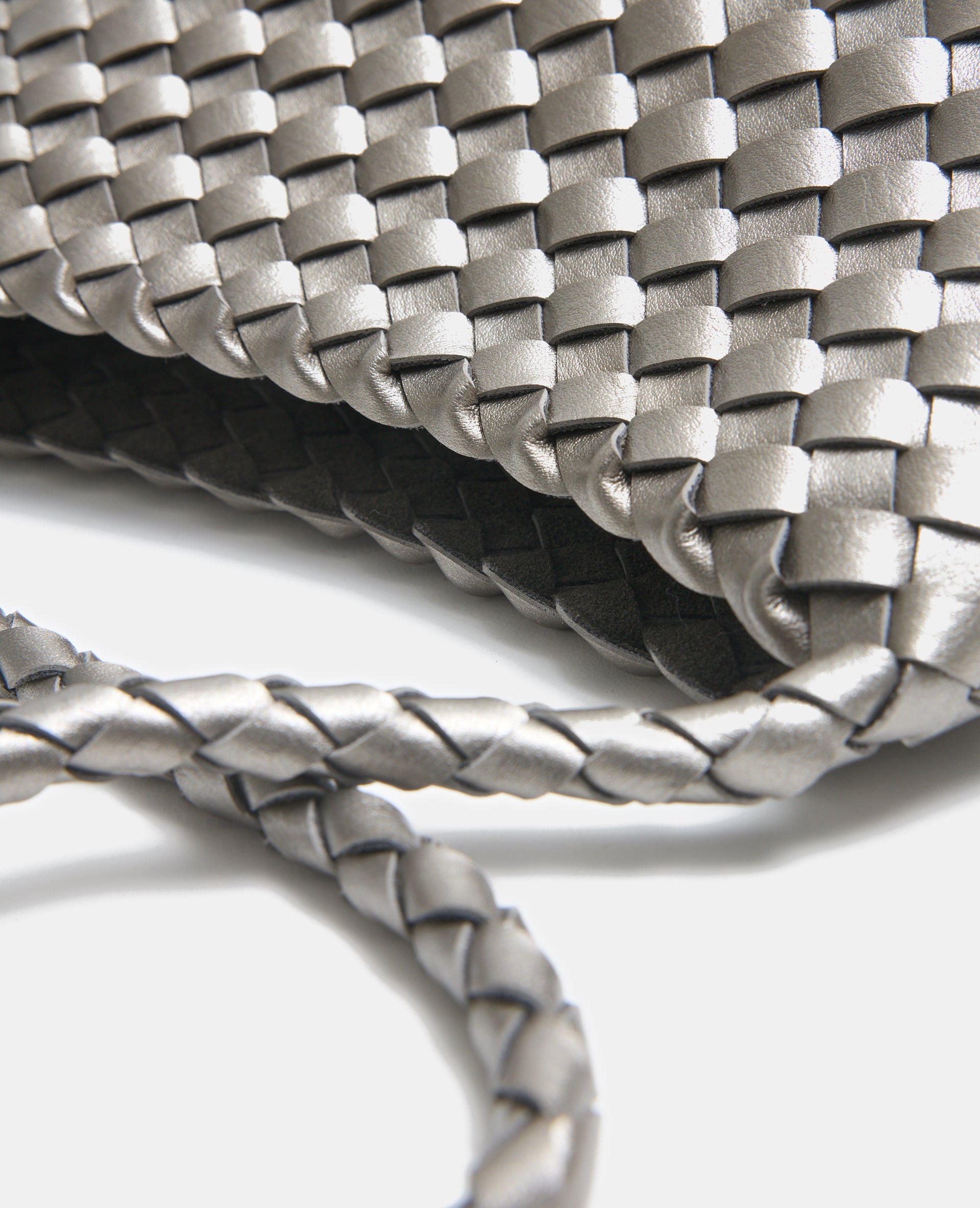 Sac en simili tressé porté épaule