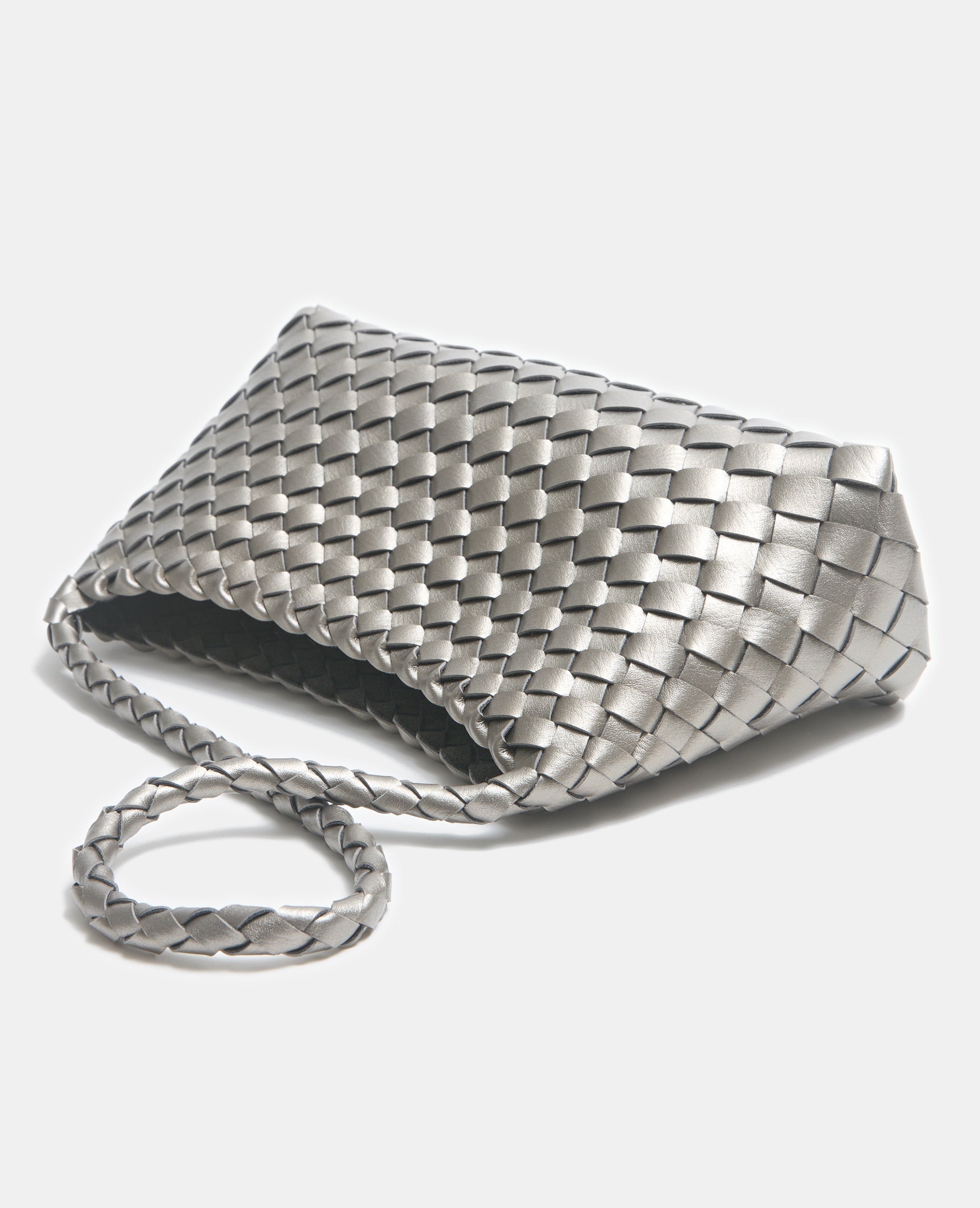Sac en simili tressé porté épaule